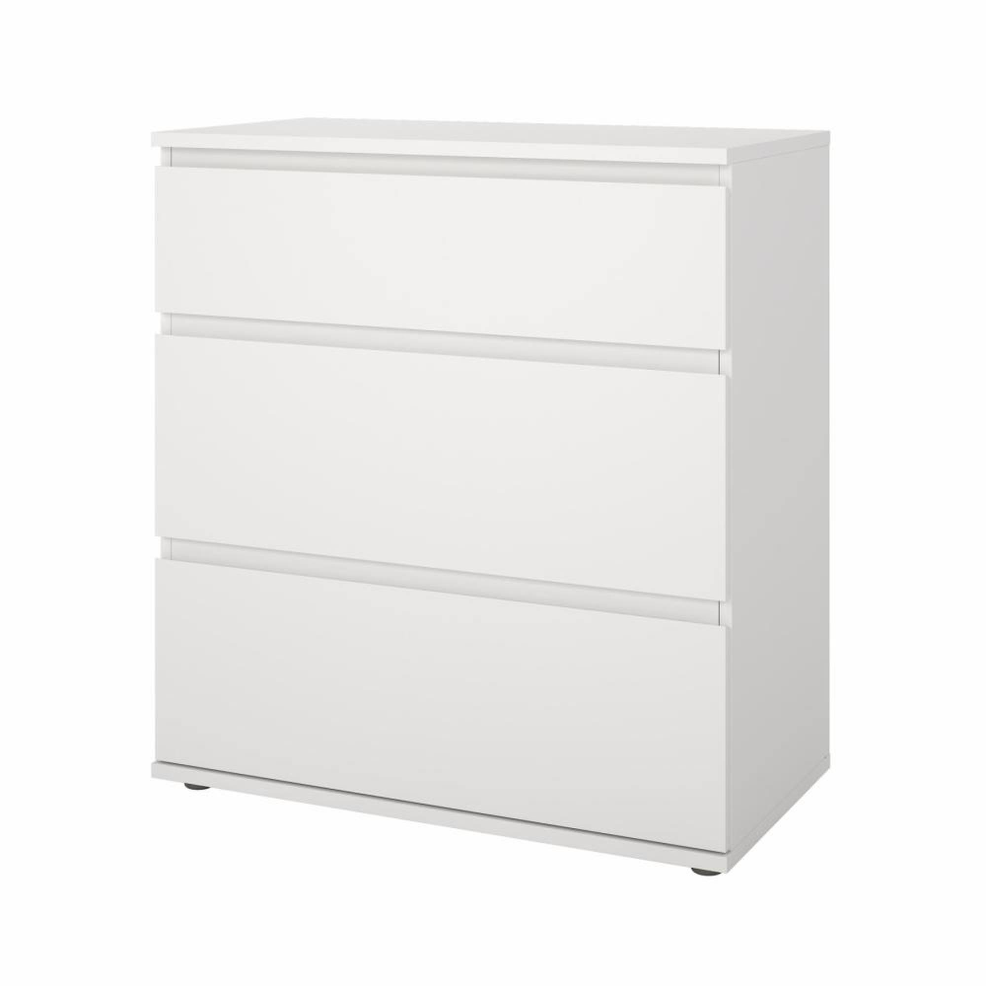 Un aparador blanco con tres cajones sobre un fondo blanco. El aparador tiene un diseño simple.
