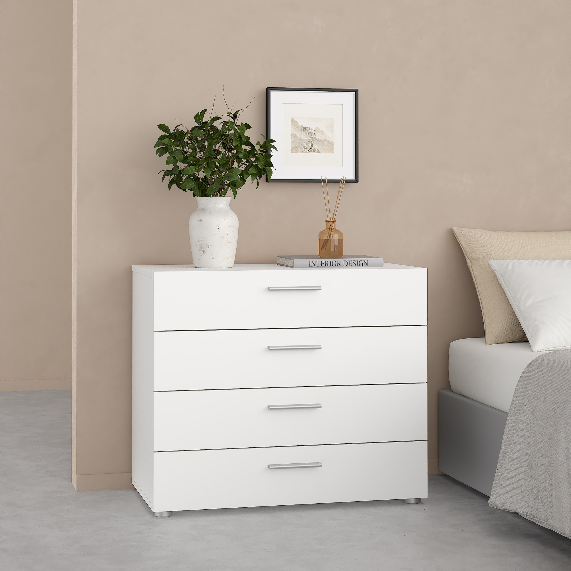 Cómoda blanca con cuatro cajones, un jarrón con hojas, un cuadro, una cama y un libro que dice diseño interior.