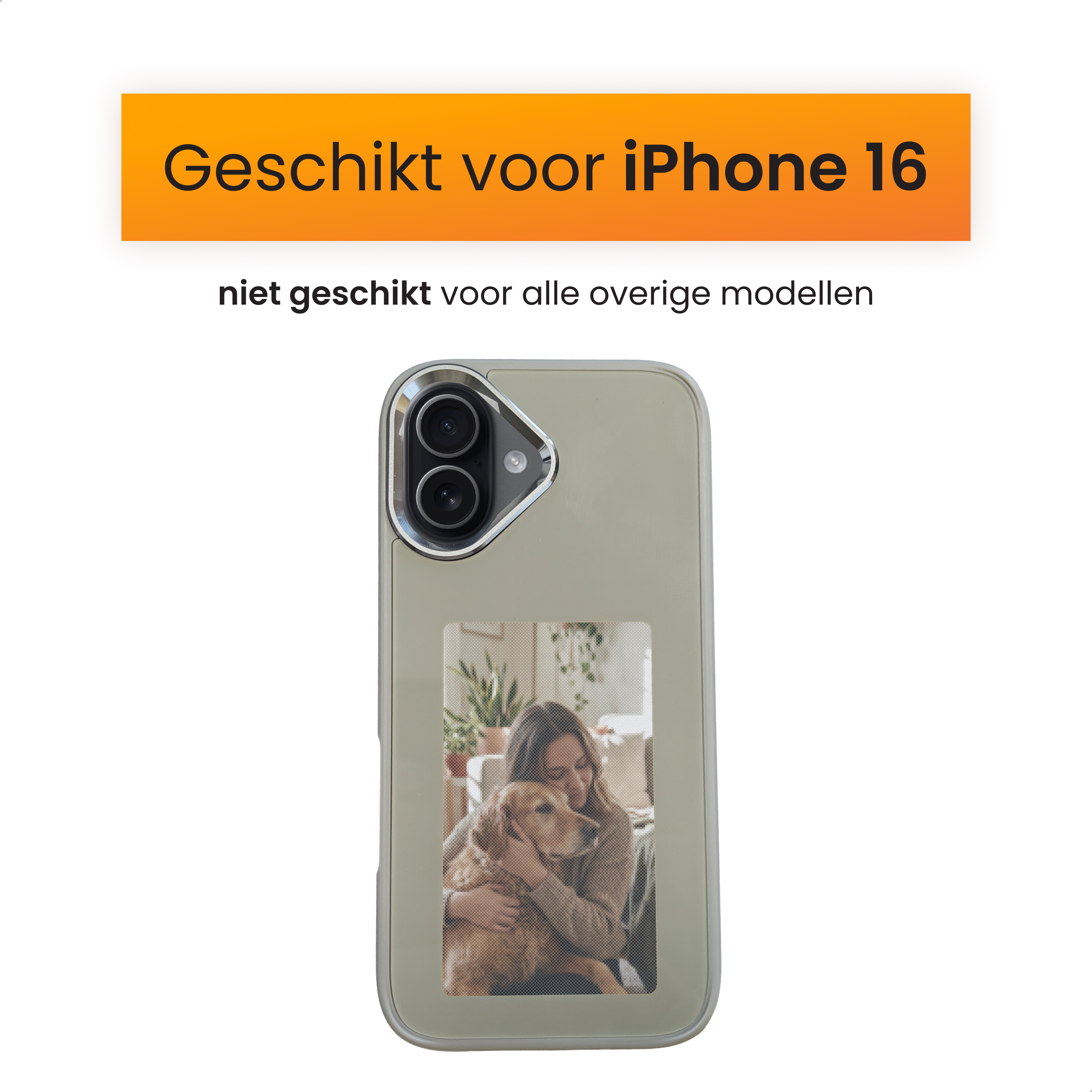 Een telefoonhoesje met een foto van een vrouw die een golden retriever omhelst. Boven staat: 'Geschikt voor iPhone 16'.