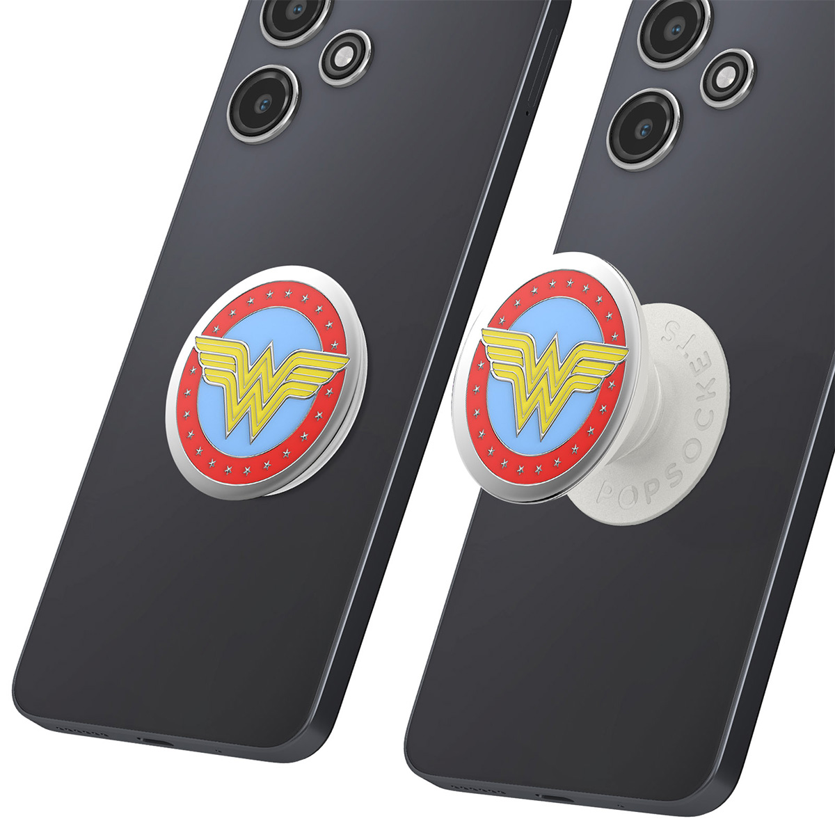Due telefoni neri con PopSocket di Wonder Woman. Ognuno ha il logo WW. Uno è su un supporto, l'altro è piatto.