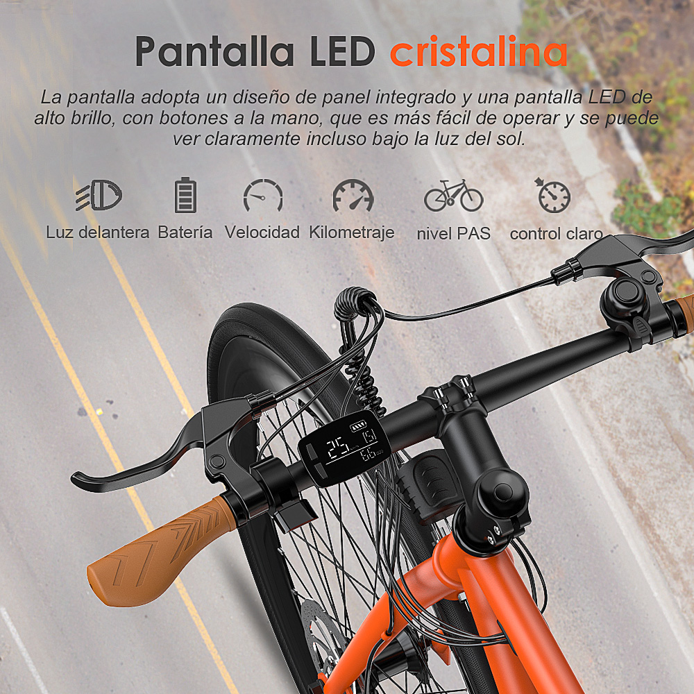 Primer plano del manillar de la bicicleta. Marco naranja, puños marrones, pantalla digital que muestra la velocidad. El fondo es una carretera.