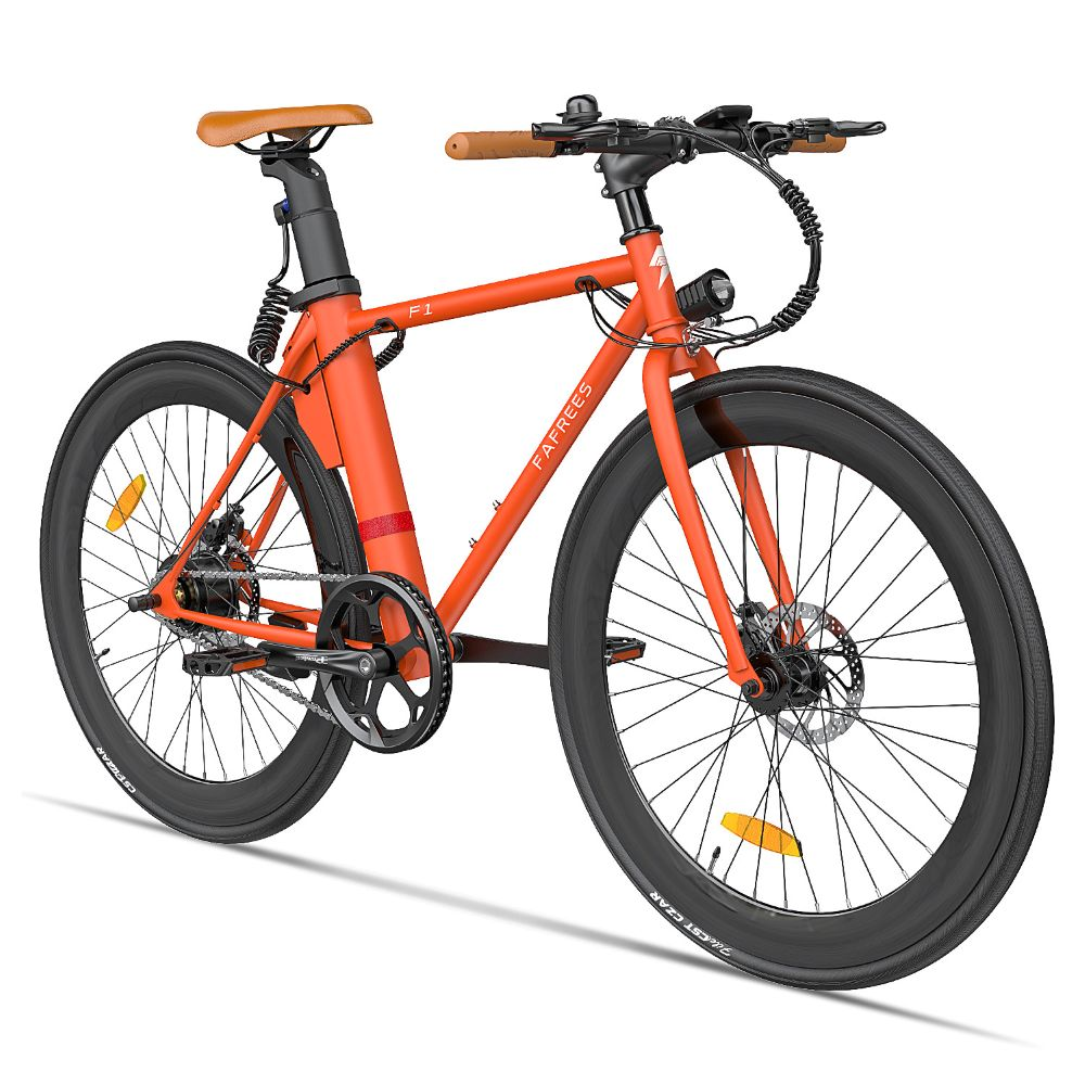 Una bicicleta naranja FAFREES con ruedas y neumáticos negros, asiento y manillar marrones, sobre un fondo blanco.
