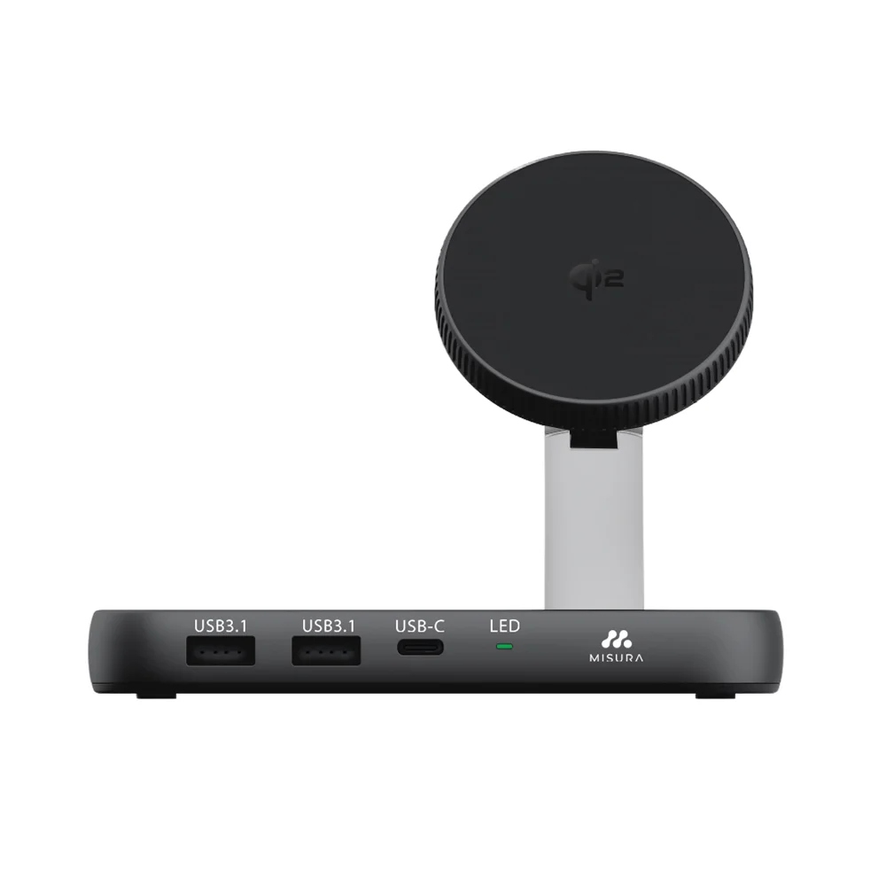 Czarna i srebrna stacja ładująca Misura. Posiada okrągłą podkładkę ładującą, srebrną podstawkę i podstawę z portami USB.