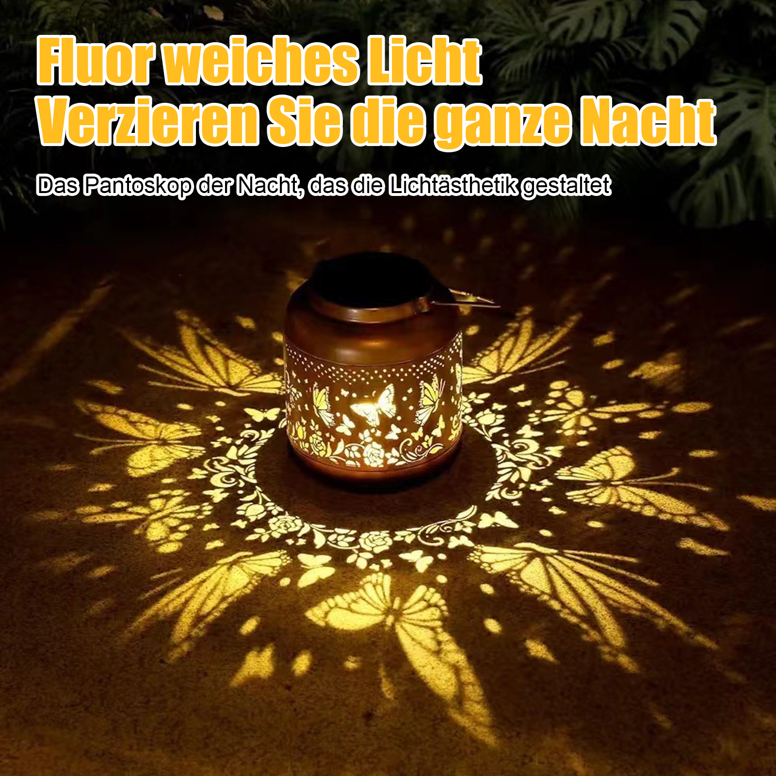 Eine bronzefarbene Laterne wirft Schmetterlings- und Blumenmuster auf eine dunkle Oberfläche. Text auf Deutsch steht oben.