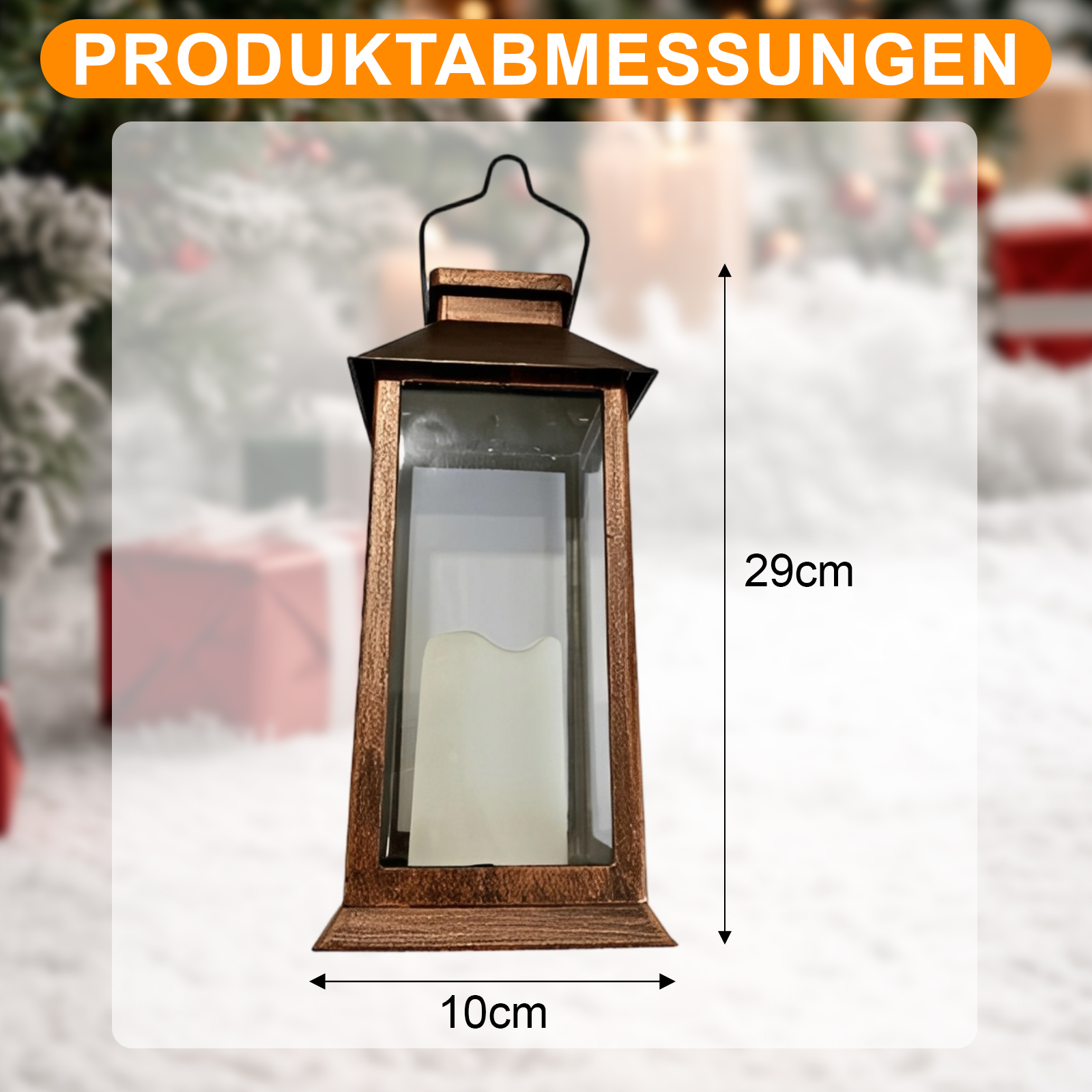 Eine bronzefarbene Laterne mit einer Kerze. Maße sind 10cm x 29cm. Hintergrund hat Schnee und verschwommene Geschenke.