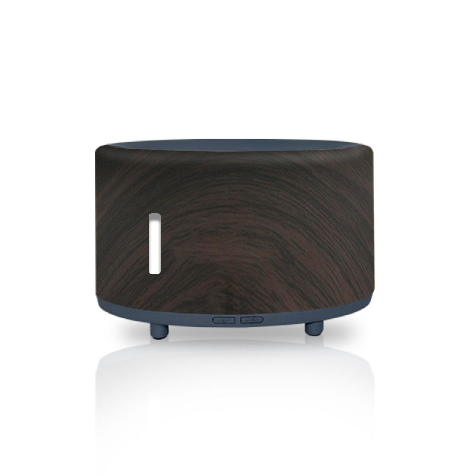 Dunkler ätherischer Öl-Diffusor aus Holz mit weißem Kontrolllicht, blauem Ober- und Unterteil. Auf weißer Oberfläche.