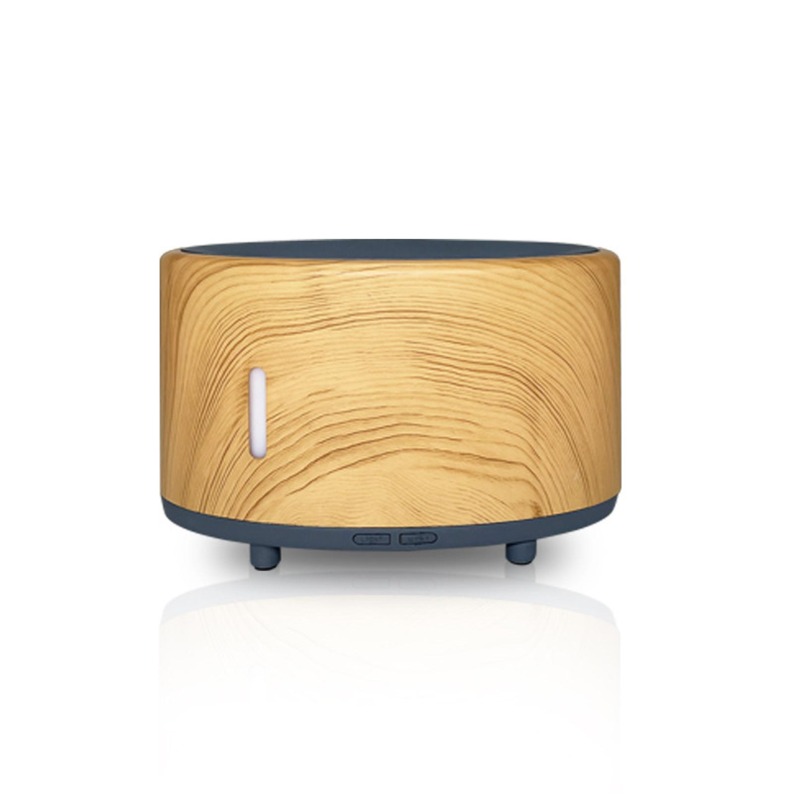 Ein Diffusor mit Holzmaserung, dunklem blauem Deckel und Boden. Er hat eine Lichtanzeige und Knöpfe.