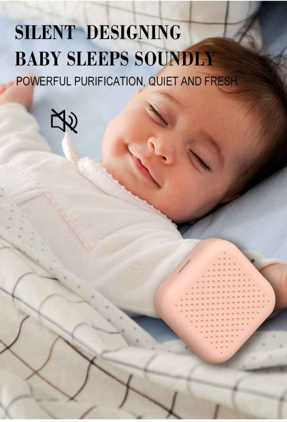 Ein Baby schläft friedlich auf einem Bett, daneben ein rosa Gerät. Text lautet: 'Silent Designing Baby Sleeps Soundly'.