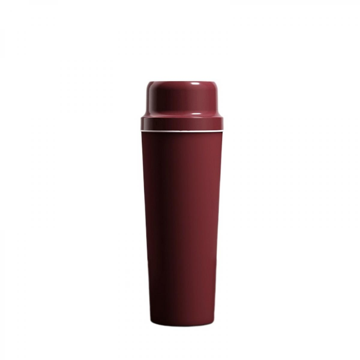 Ein weinroter Cocktailshaker steht aufrecht vor einem weißen Hintergrund. Er hat eine abgerundete Oberseite und einen schlanken, zylindrischen Körper.