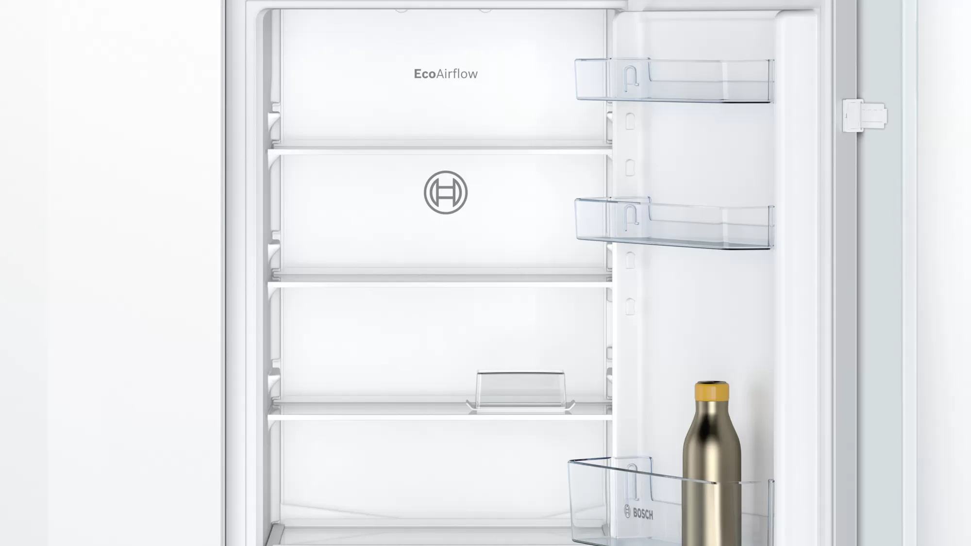 Interno frigorifero bianco aperto con ripiani, contenitori trasparenti, bottiglia metallo e logo Bosch.