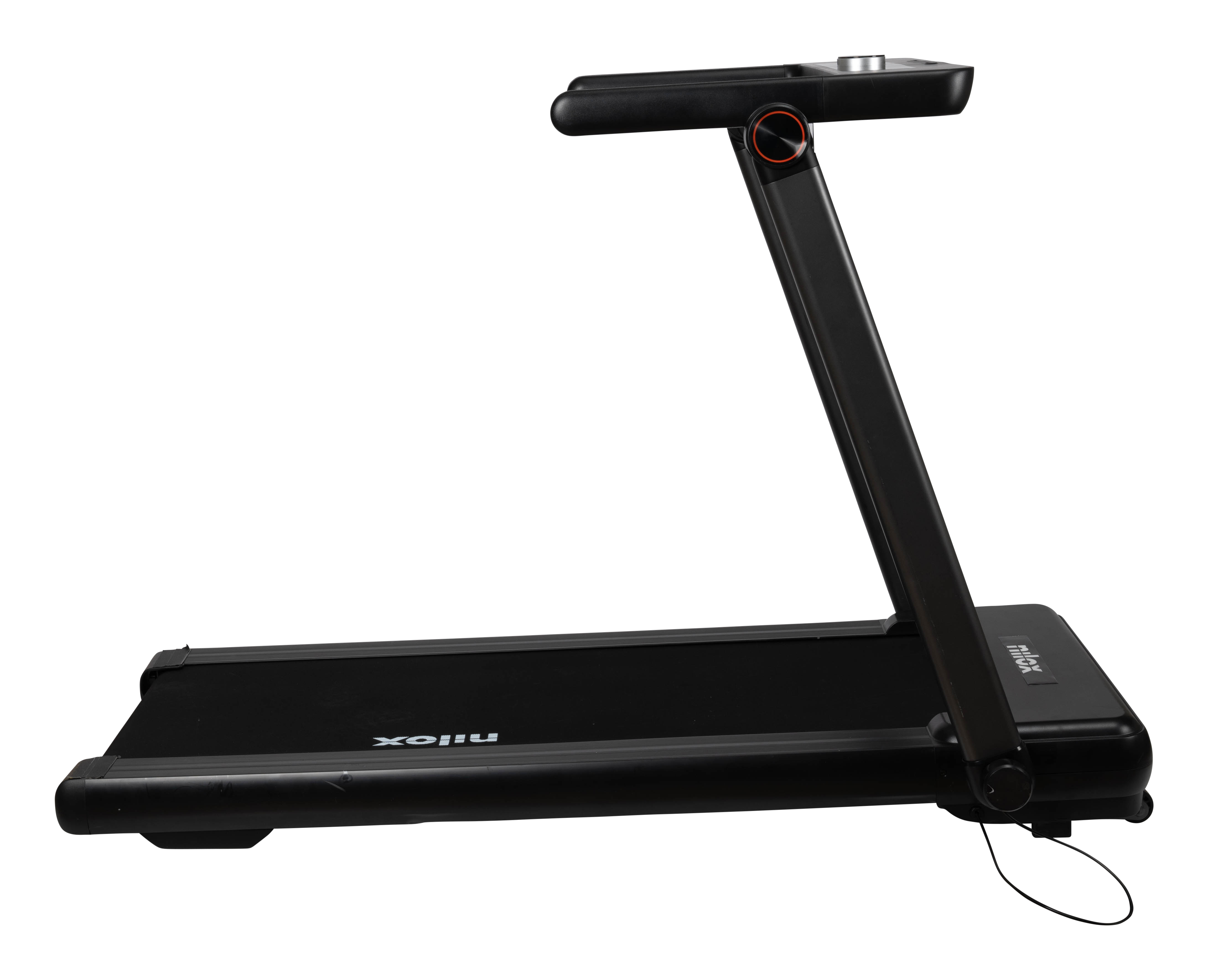 Cinta de correr negra sobre fondo blanco. Tiene un panel de control y una superficie de carrera negra. La marca es Nilox.
