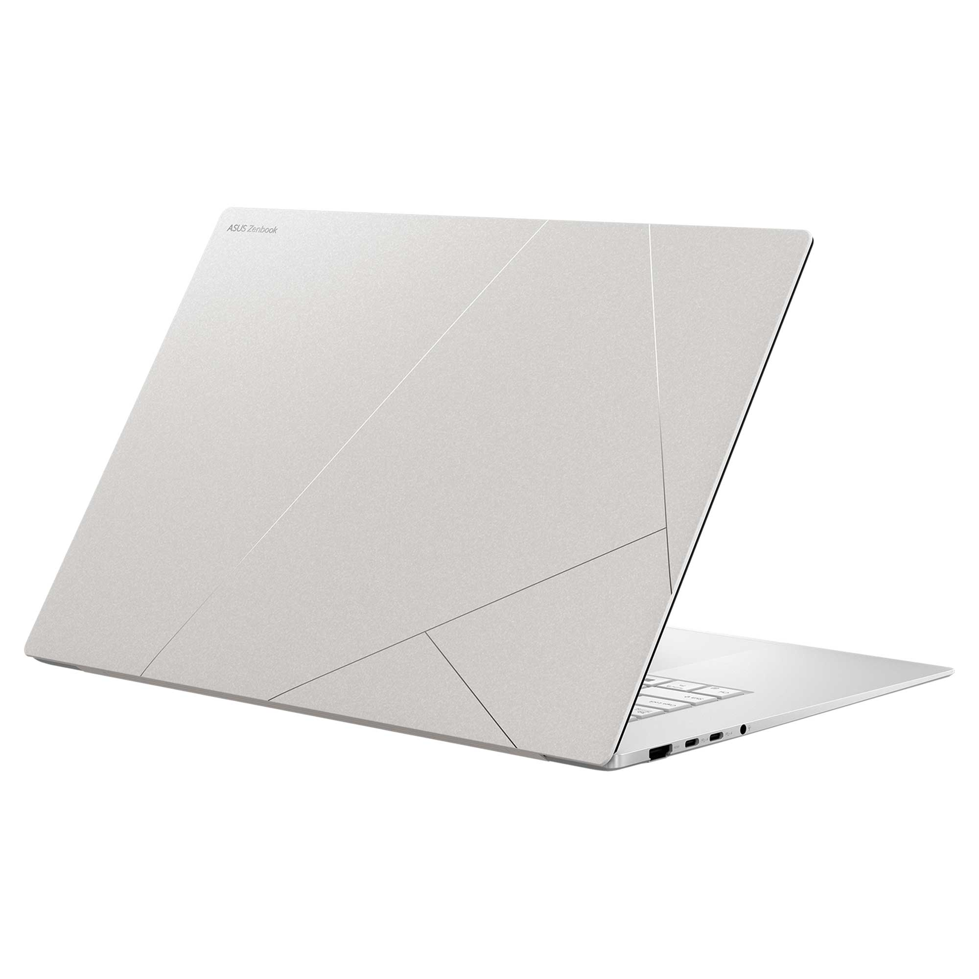 Gümüş renkli bir ASUS Zenbook dizüstü bilgisayar, beyaz bir zemin üzerinde hafifçe açık gösteriliyor.