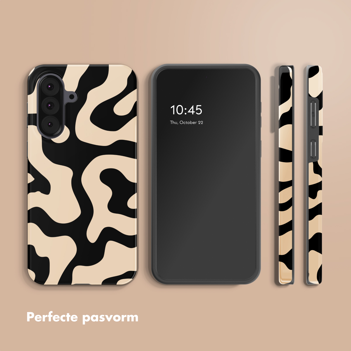 Telefoon met hoesje en design, telefoonscherm toont de tijd. De hoes heeft een zwart en beige golfpatroon.