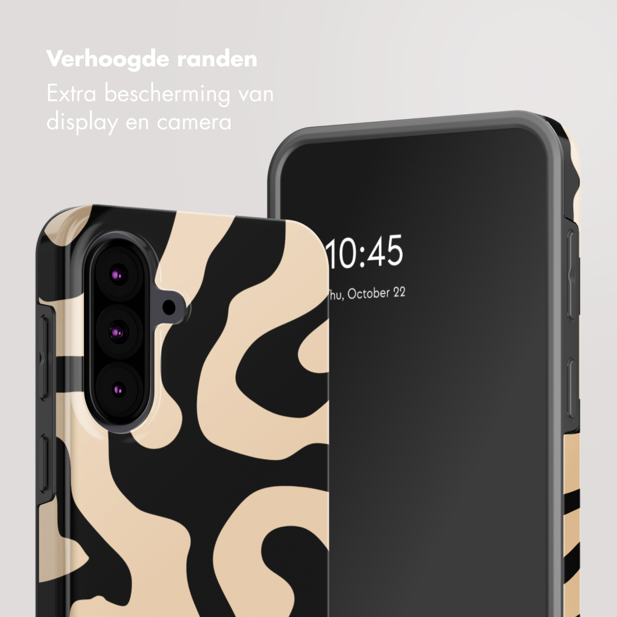 Twee smartphones met hoesjes. Eén heeft een zwart-beige wervelontwerp. De andere heeft een zwart scherm met de tijd.
