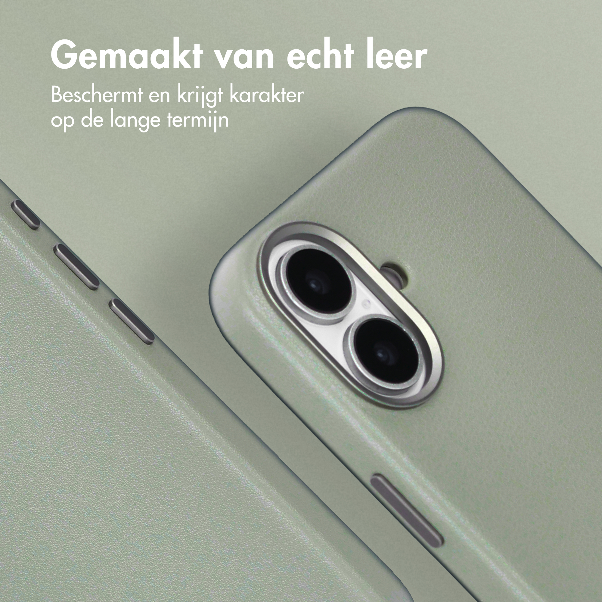 Gros plan sur une coque de téléphone. La coque est vert pâle avec une surface texturée. Texte en néerlandais.