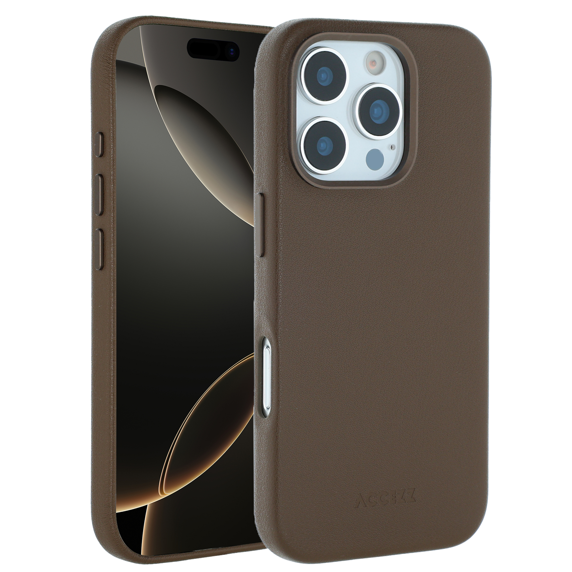 Une coque de téléphone marron sur un téléphone. Le téléphone a un écran noir et une caméra. La coque porte la marque ACCEZ.