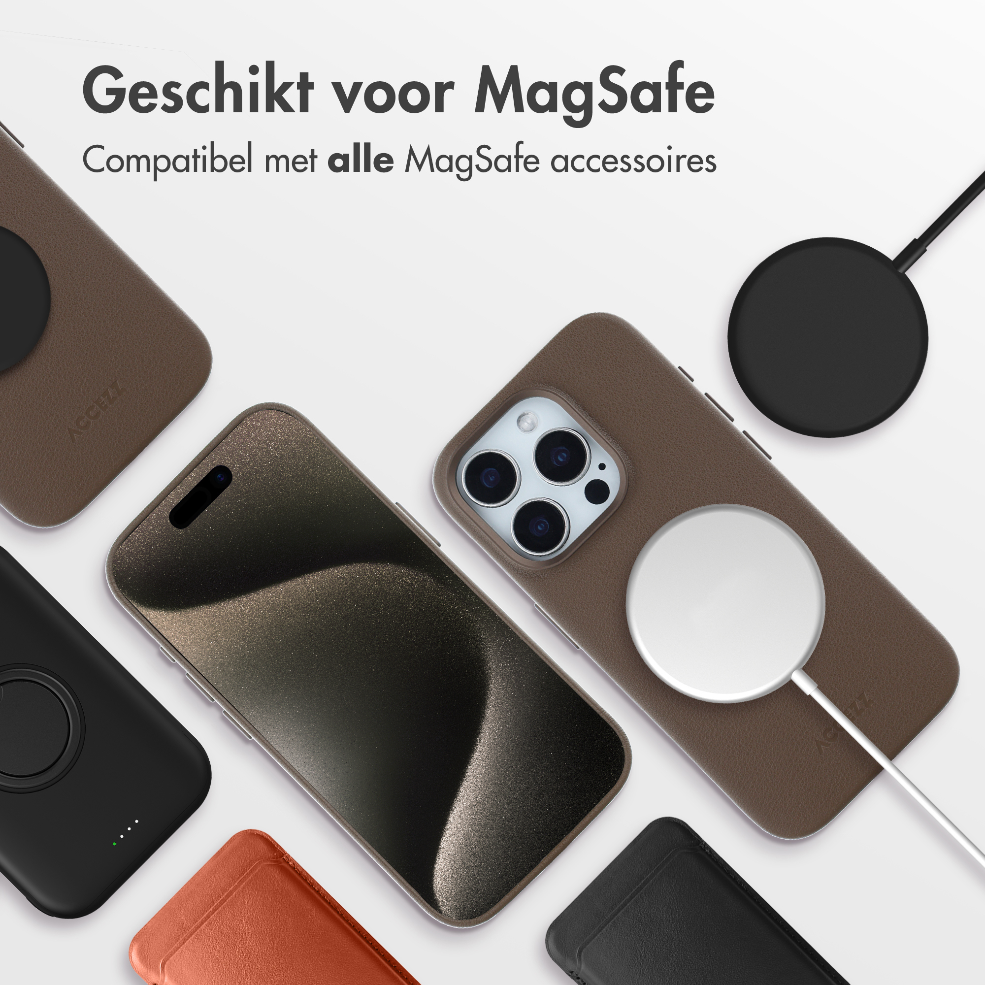 Das Bild zeigt Telefone, Hüllen und Ladegeräte. Braune, schwarze und orangefarbene Hüllen. Weißer Hintergrund.