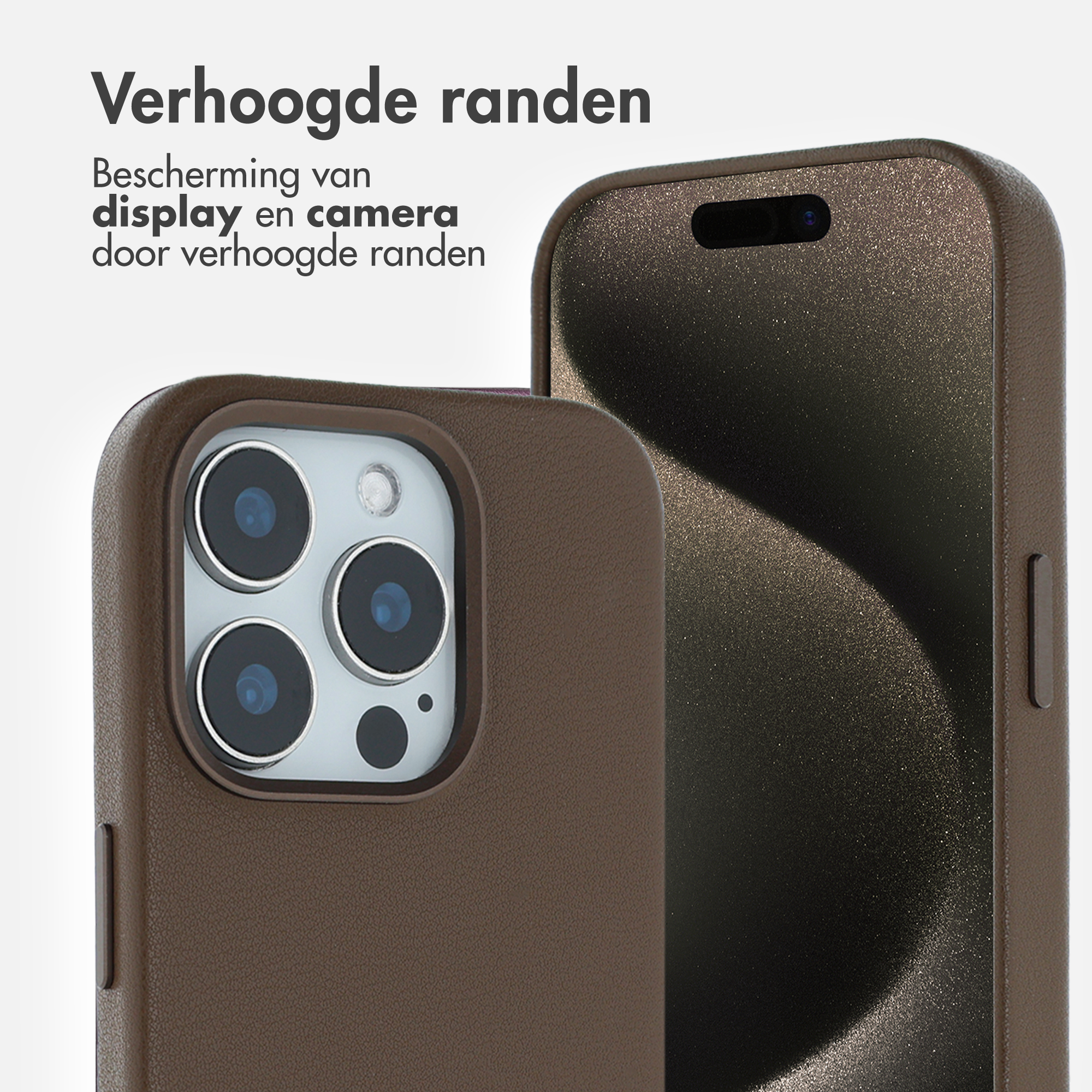 Zwei braune Handyhüllen, die Kamera- und Displayschutz zeigen. Text auf Niederländisch: 'Erhöhte Ränder'.