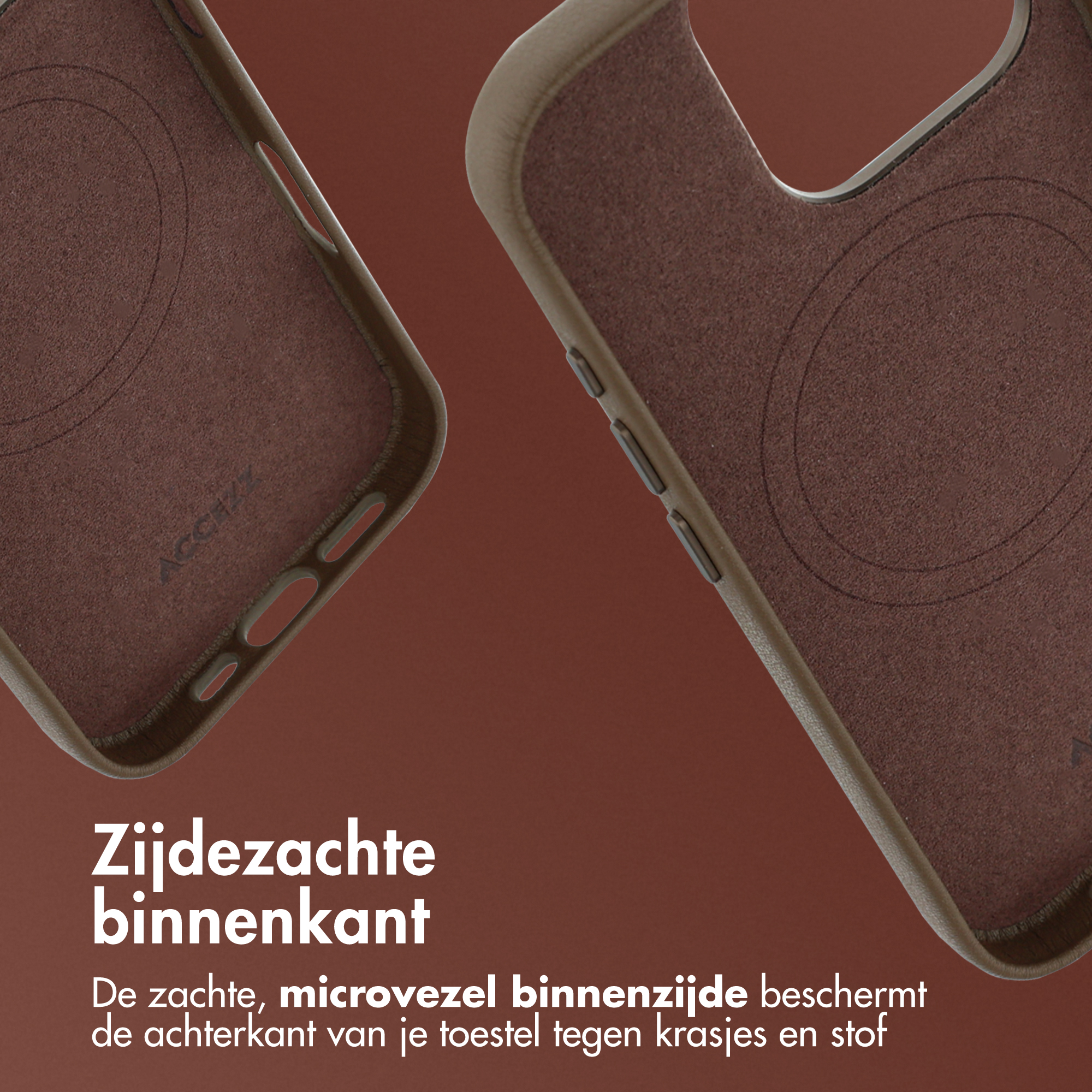 Deux étuis de téléphone marron sur fond marron. Les étuis ont des intérieurs en microfibre douce. Texte : Intérieur doux.