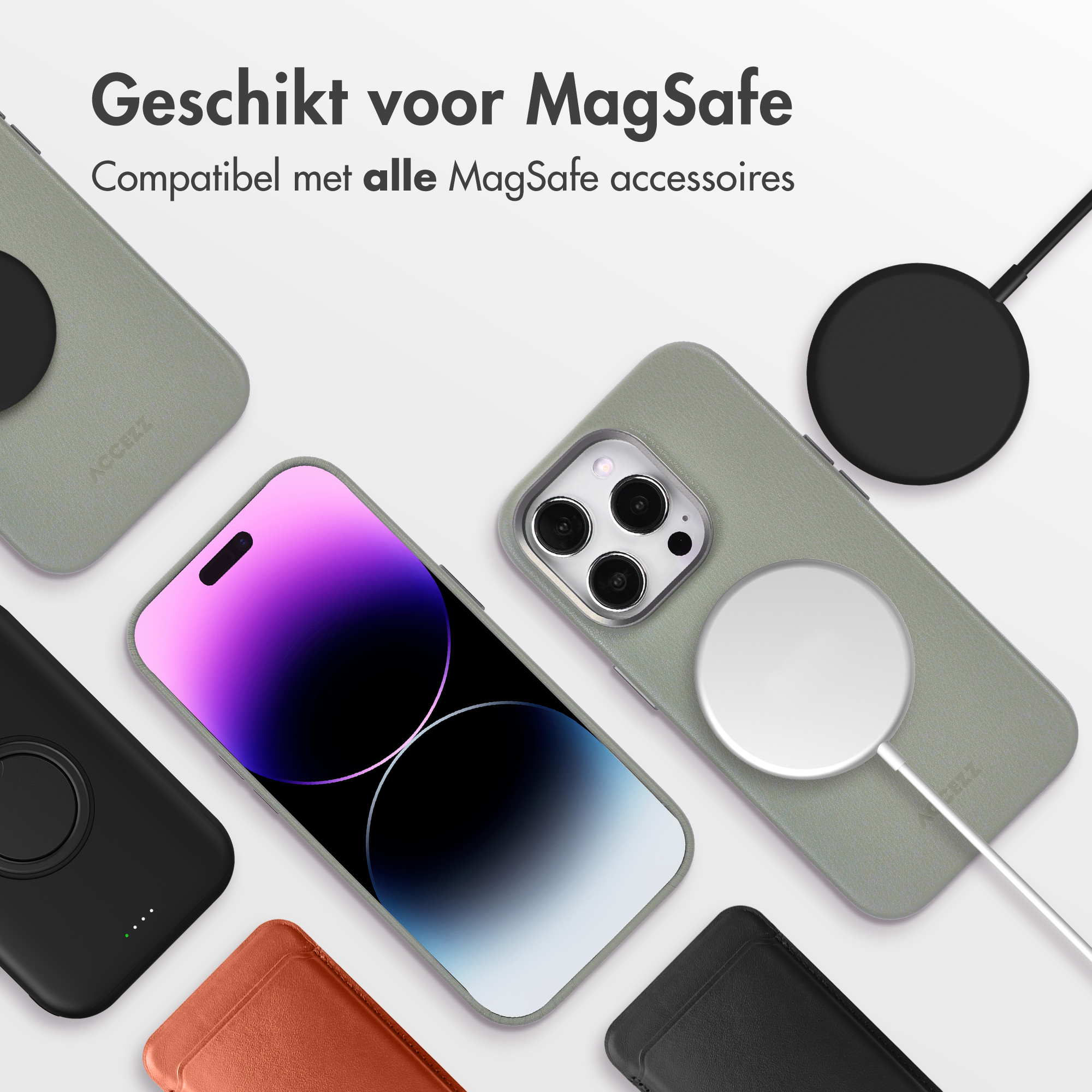 Des téléphones et accessoires, dont des chargeurs et des étuis, sont affichés sur fond blanc.