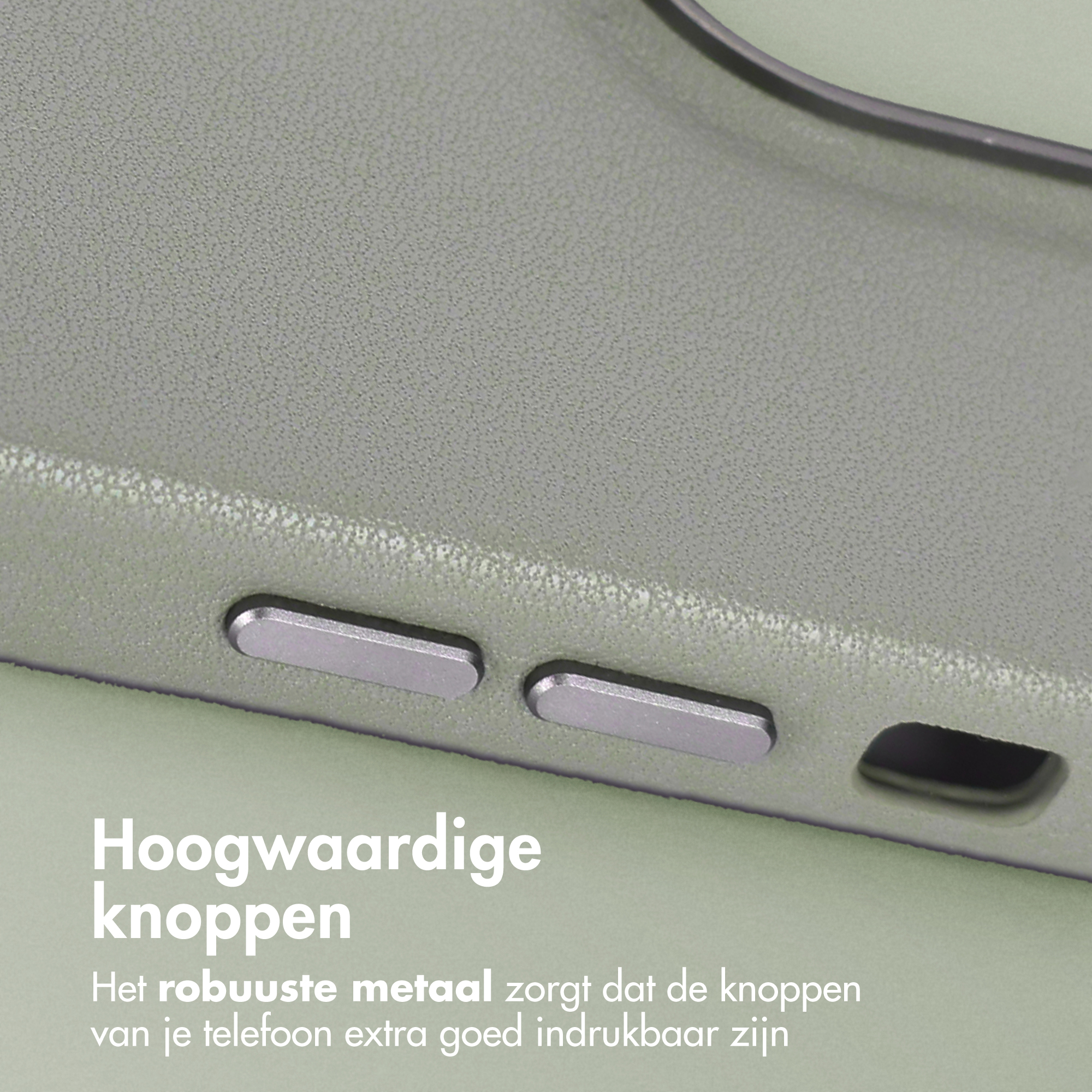 Gros plan sur une coque de téléphone avec des boutons argentés. La coque est vert olive avec une surface texturée.