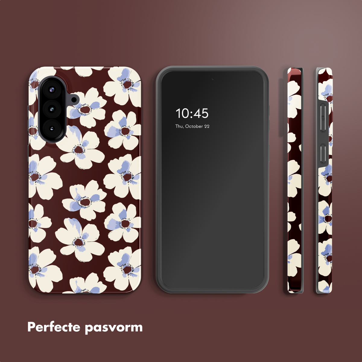 Telefoonhoesje, telefoon en zijaanzichten met een bloemenpatroon. Bloemen zijn wit met blauwe centra, op een bruine achtergrond. De telefoon toont de tijd.