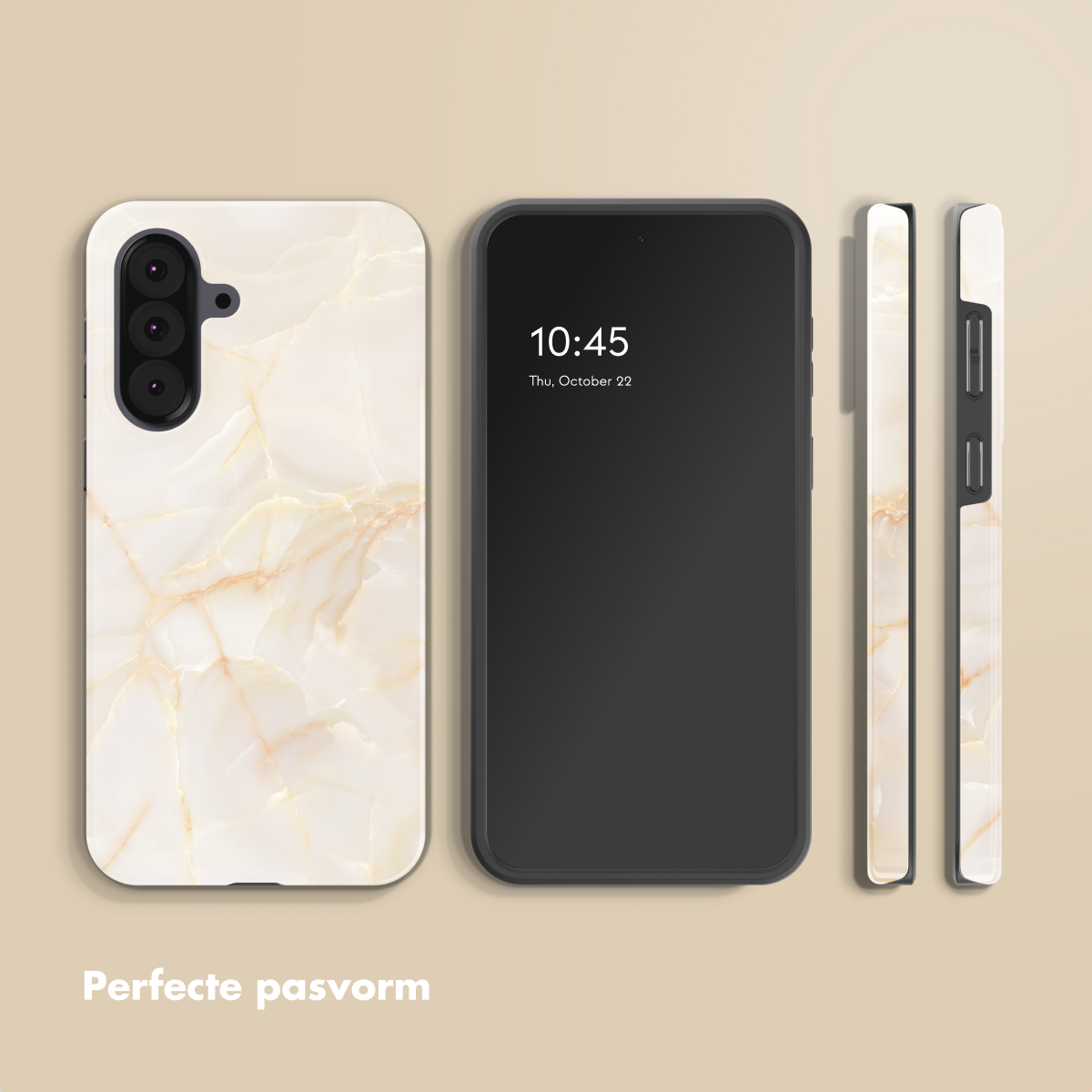 Un téléphone et des étuis. Le téléphone affiche l'heure. Les étuis sont blancs avec des veines dorées. Le fond est beige.