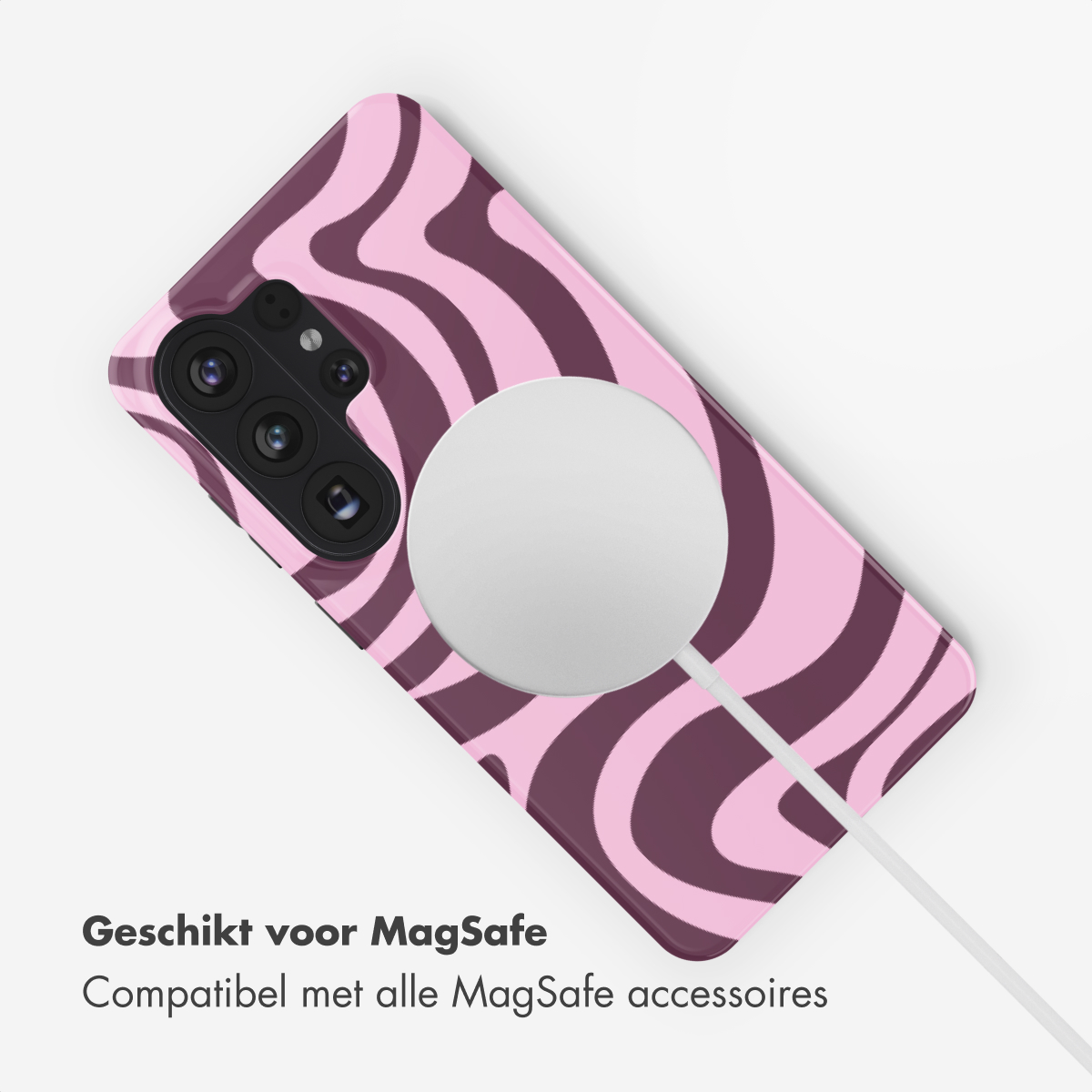 Un étui de téléphone avec un motif tourbillon rose et violet est présenté avec un chargeur MagSafe blanc. Le texte indique 'Convient pour MagSafe'.
