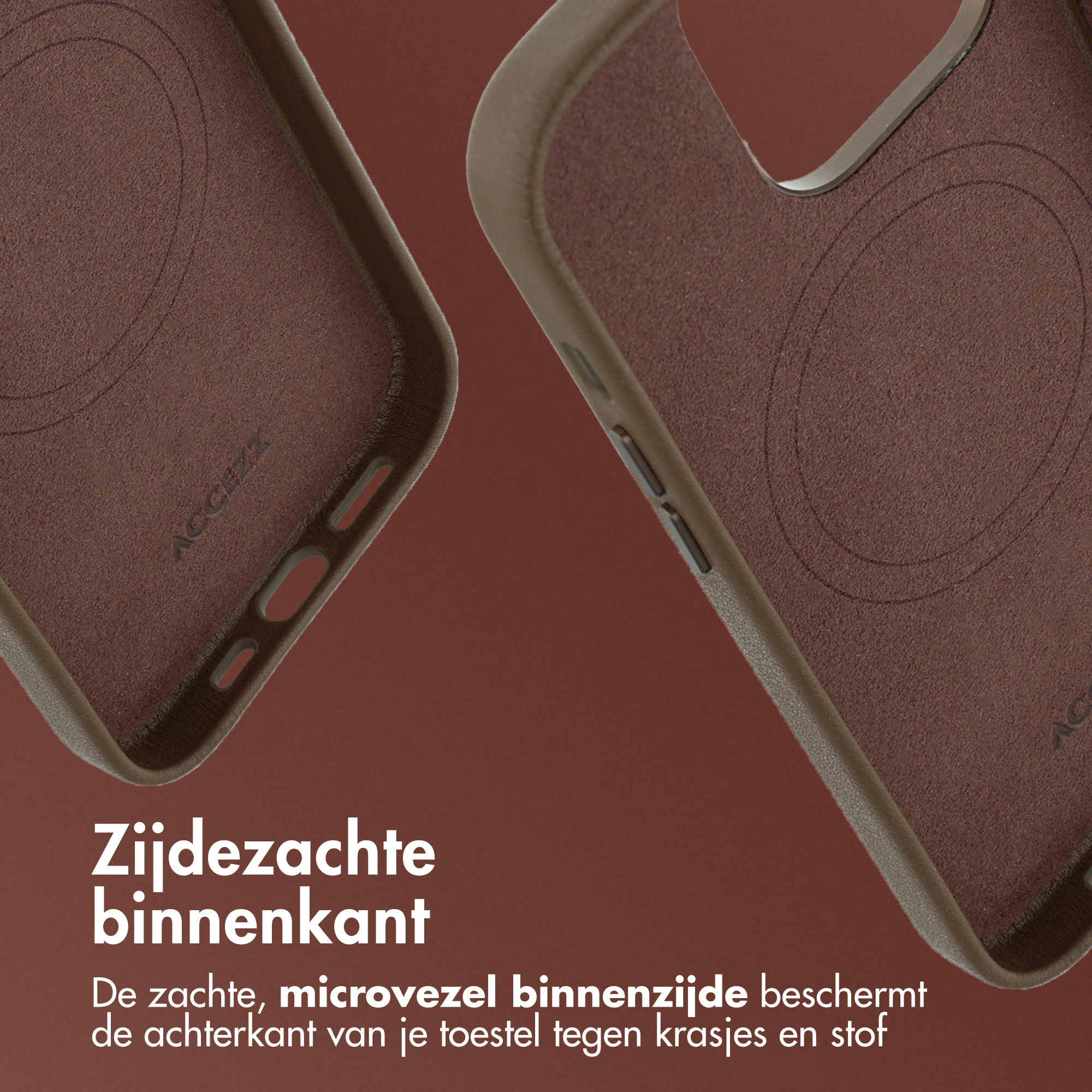 Deux étuis de téléphone marron sont présentés sur un fond marron. Les étuis sont ouverts, révélant un intérieur doux et marron.