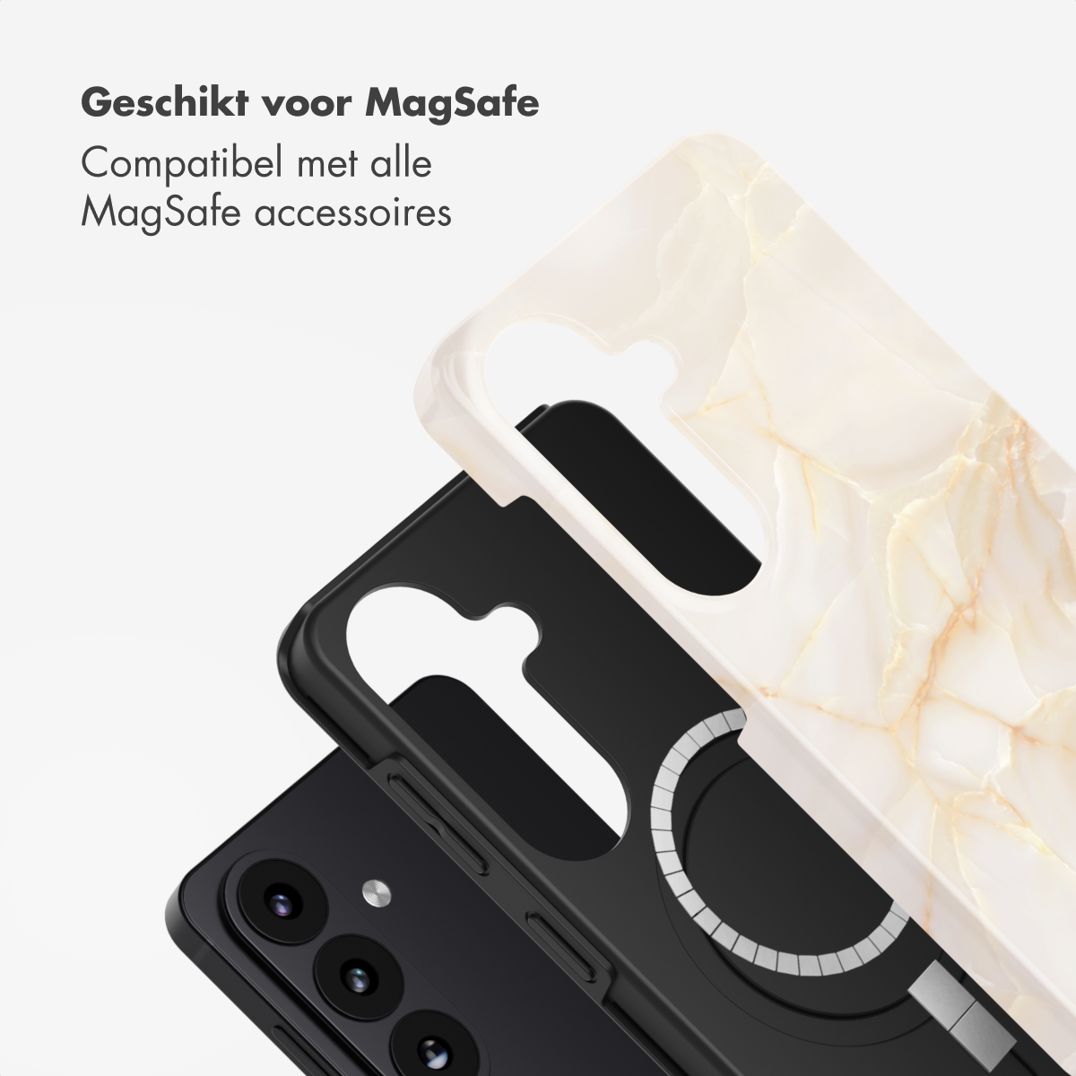 Drie telefoonhoesjes: zwart, marmerpatroon en wit. Hoesjes zijn gelaagd en tonen details zoals camera-uitsparingen en MagSafe compatibiliteit.