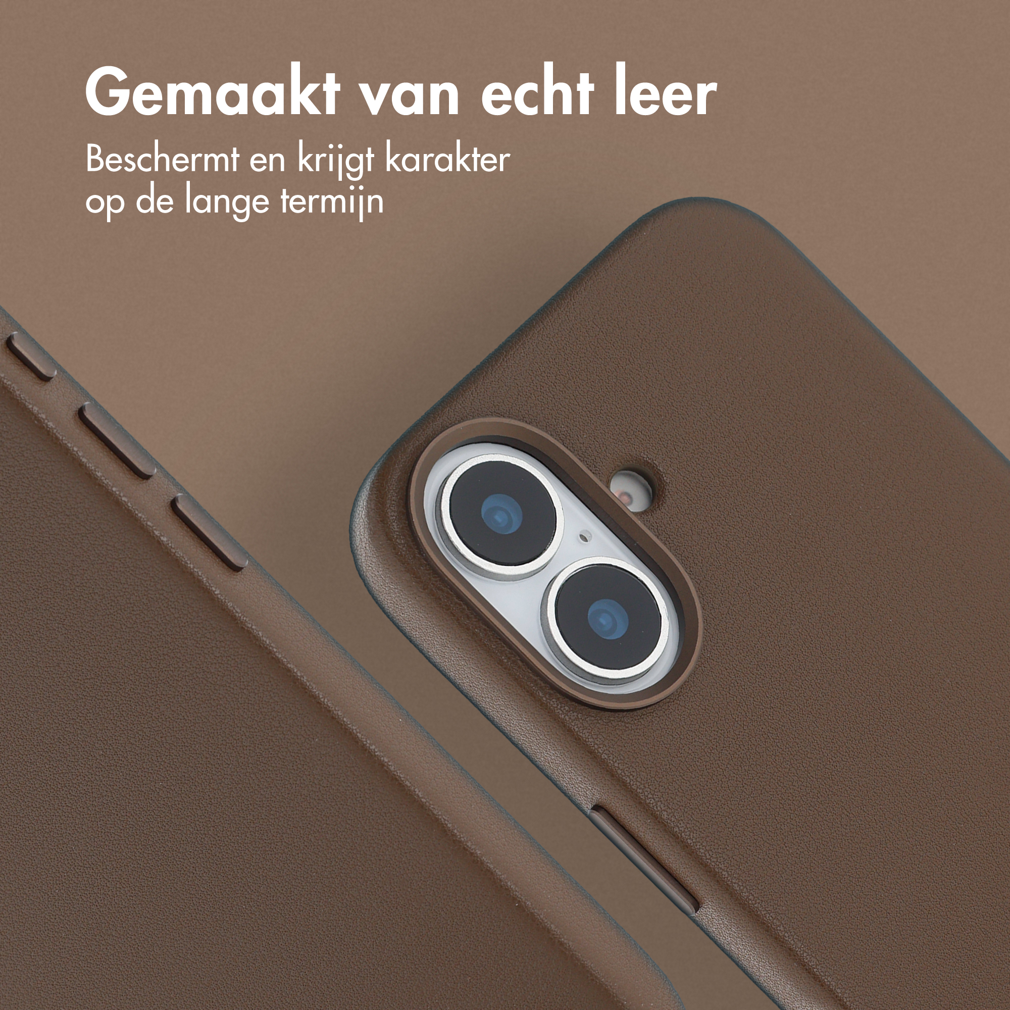 Gros plan sur un étui de téléphone en cuir marron avec des objectifs d'appareil photo. L'étui est texturé. Texte blanc en haut.