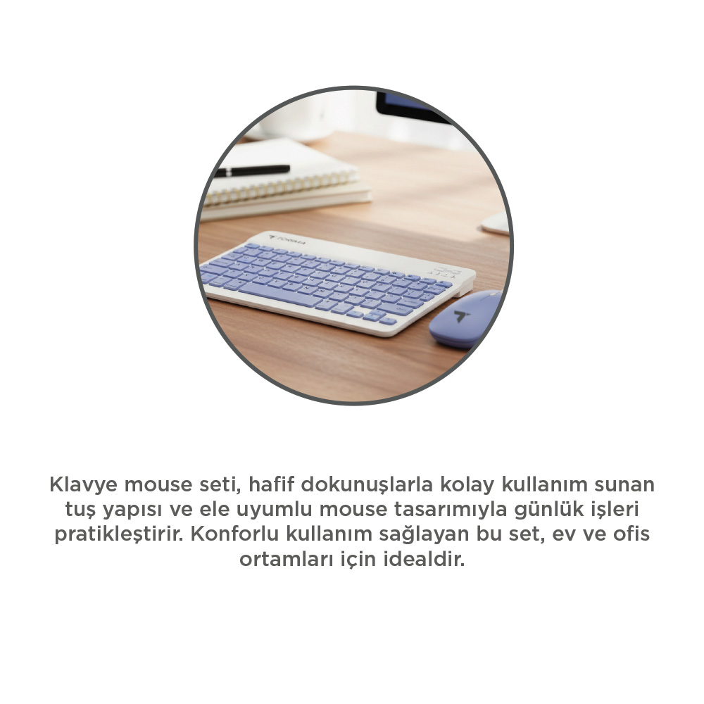 Bir klavye ve fare seti. Klavye mavi tuşlu beyaz, fare mavi. Ahşap bir masanın üzerinde duruyorlar.