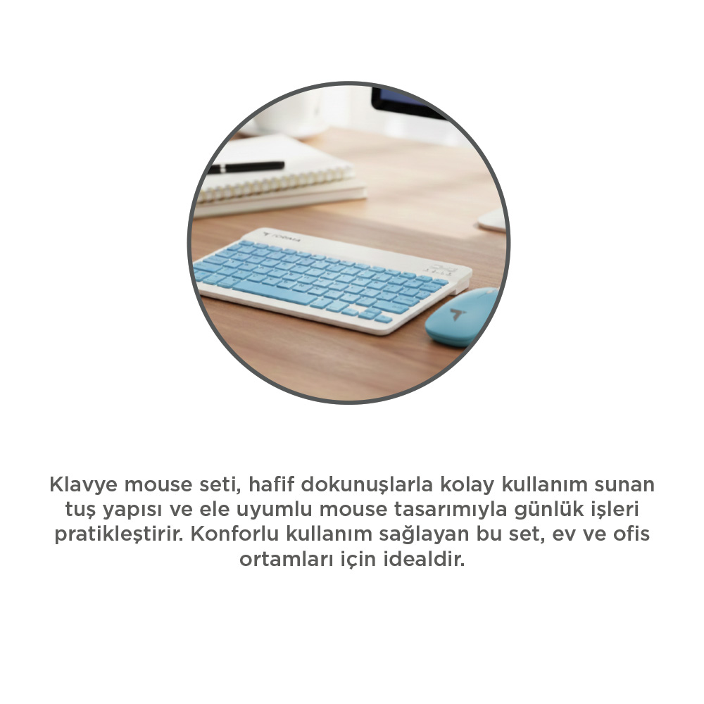 Mavi tuşlu beyaz bir klavye ve ahşap bir yüzeyde mavi bir fare. Arka planda bir defter ve kalem.