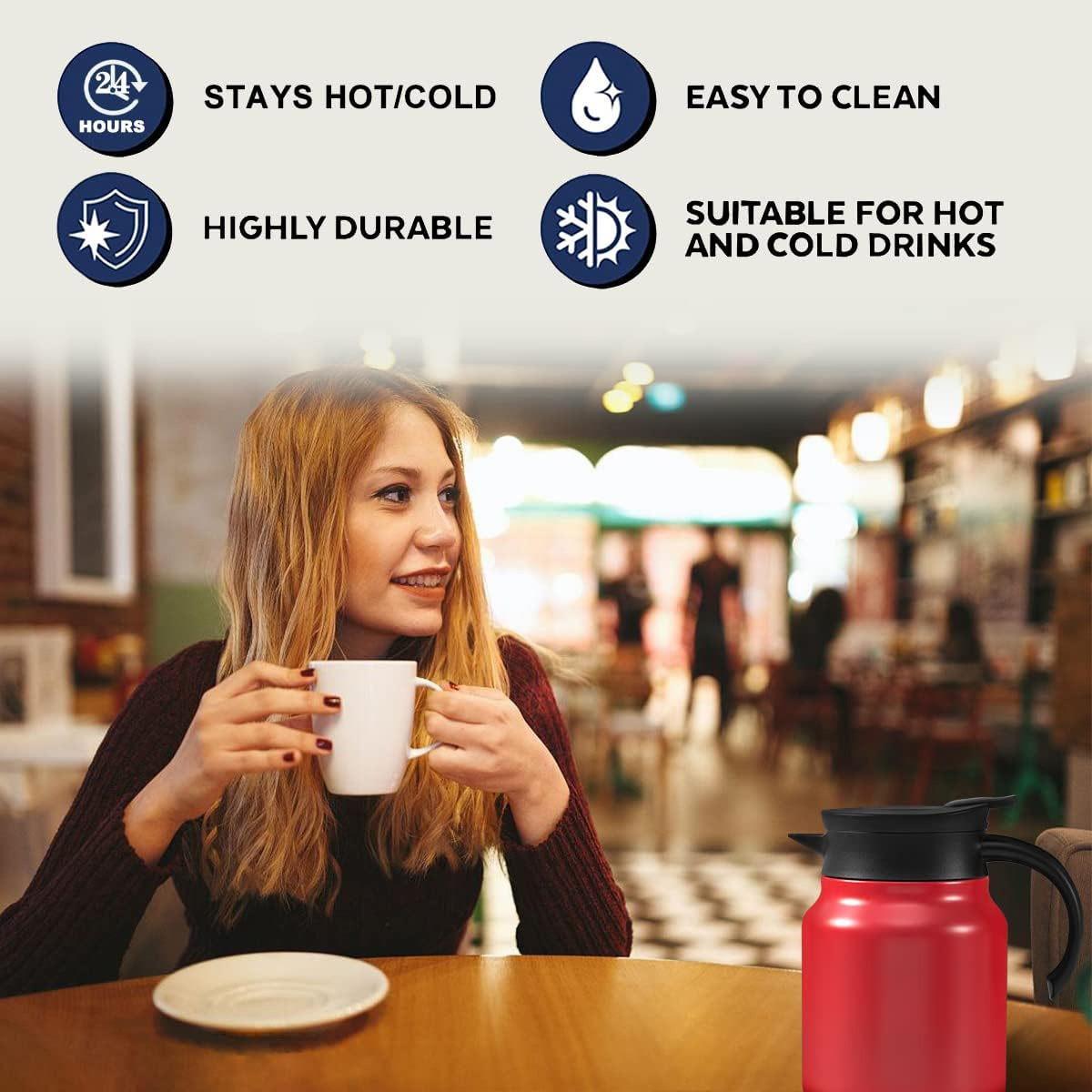 Eine Frau mit einer weißen Tasse sitzt an einem Tisch. Daneben steht eine rote Thermoskanne. Text erwähnt Merkmale wie Haltbarkeit und Eignung.