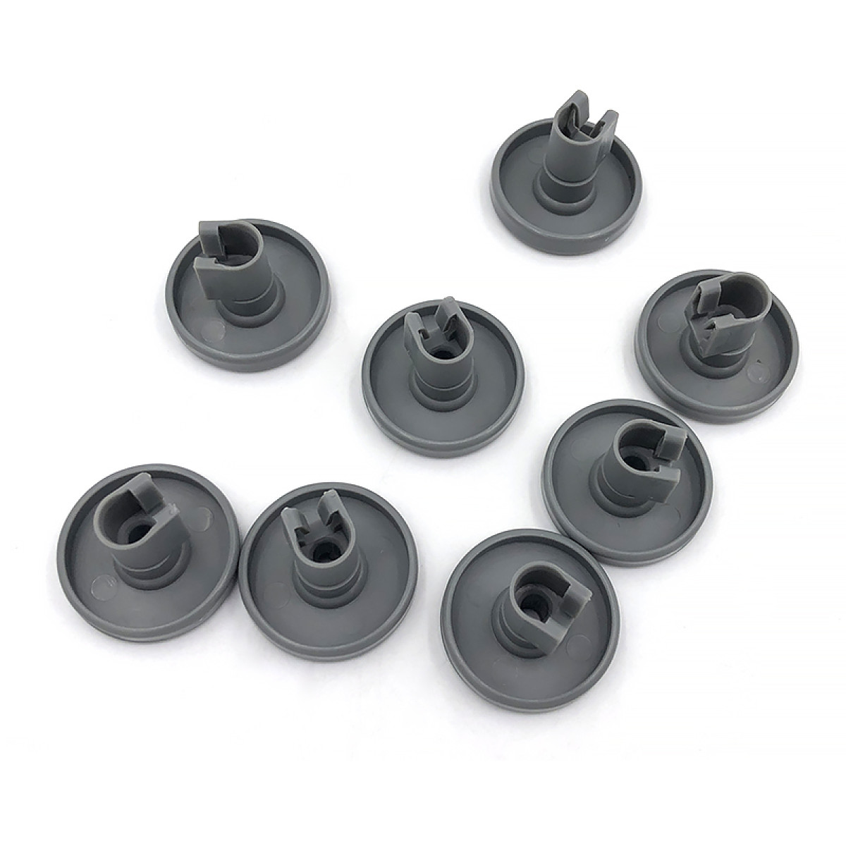 Dziewięć szarych plastikowych części do zmywarki na białej powierzchni. Każda część ma okrągłą podstawę i podniesiony centralny element.
