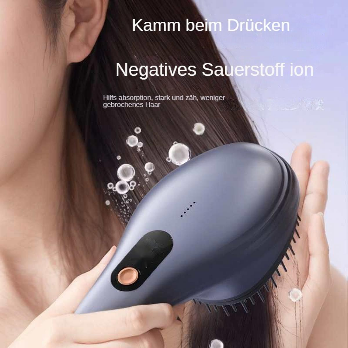 Eine Person benutzt eine blaue Haarbürste auf dunklem Haar. Die Bürste hat Borsten und einen Knopf. Blasen schweben um das Haar.
