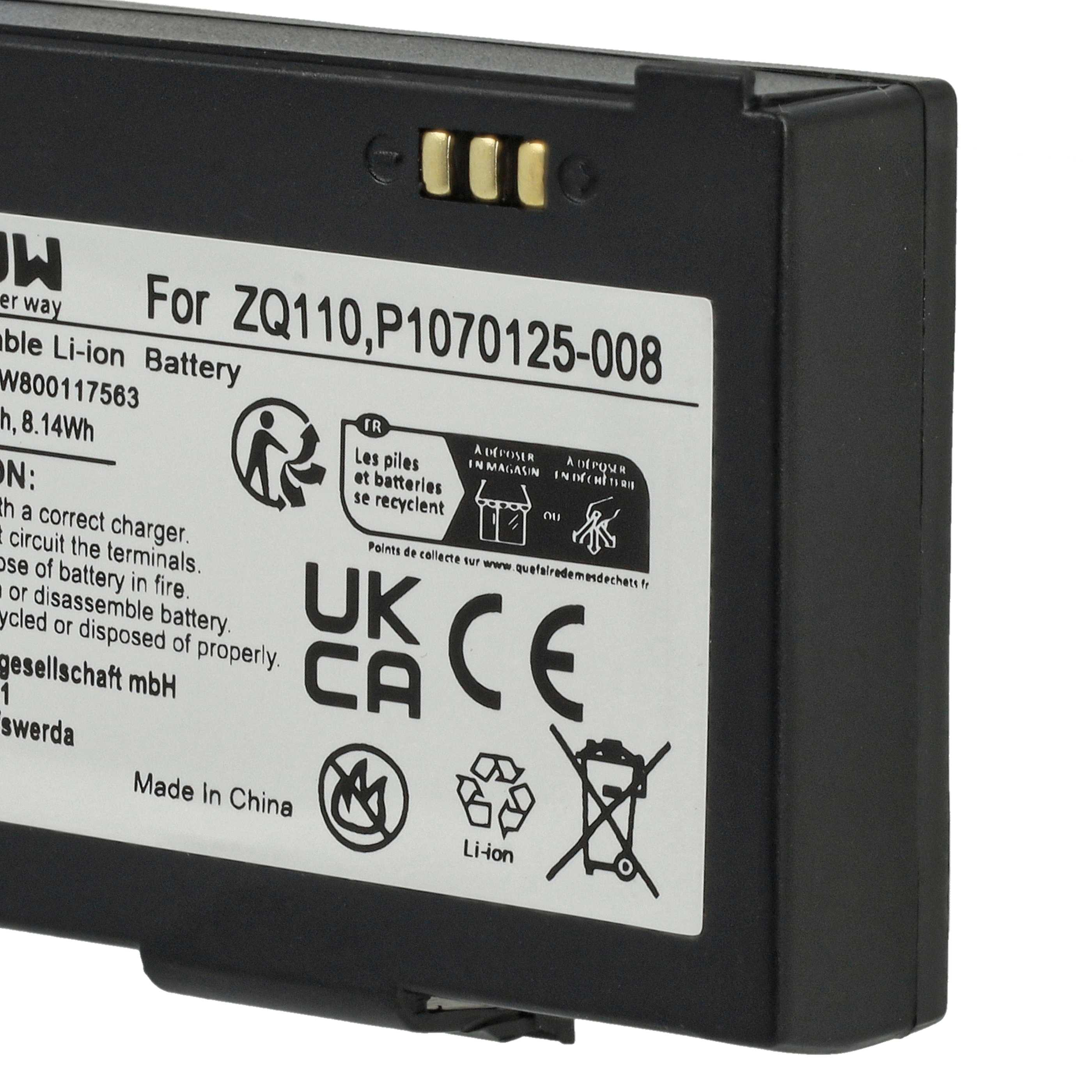 Ein schwarzer Akku mit weißem Etikett. Text auf dem Etikett enthält Sicherheitssymbole, Produktinfo und Made in China.
