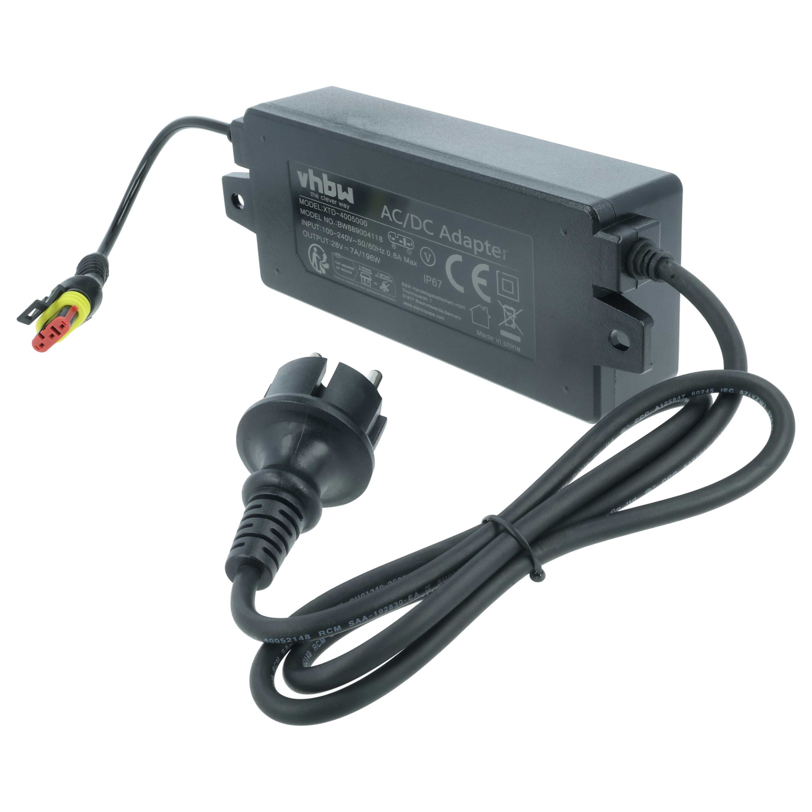 Ein AC/DC-Adapter mit einem schwarzen rechteckigen Gehäuse und einem schwarzen Kabel mit Stecker und Anschluss.