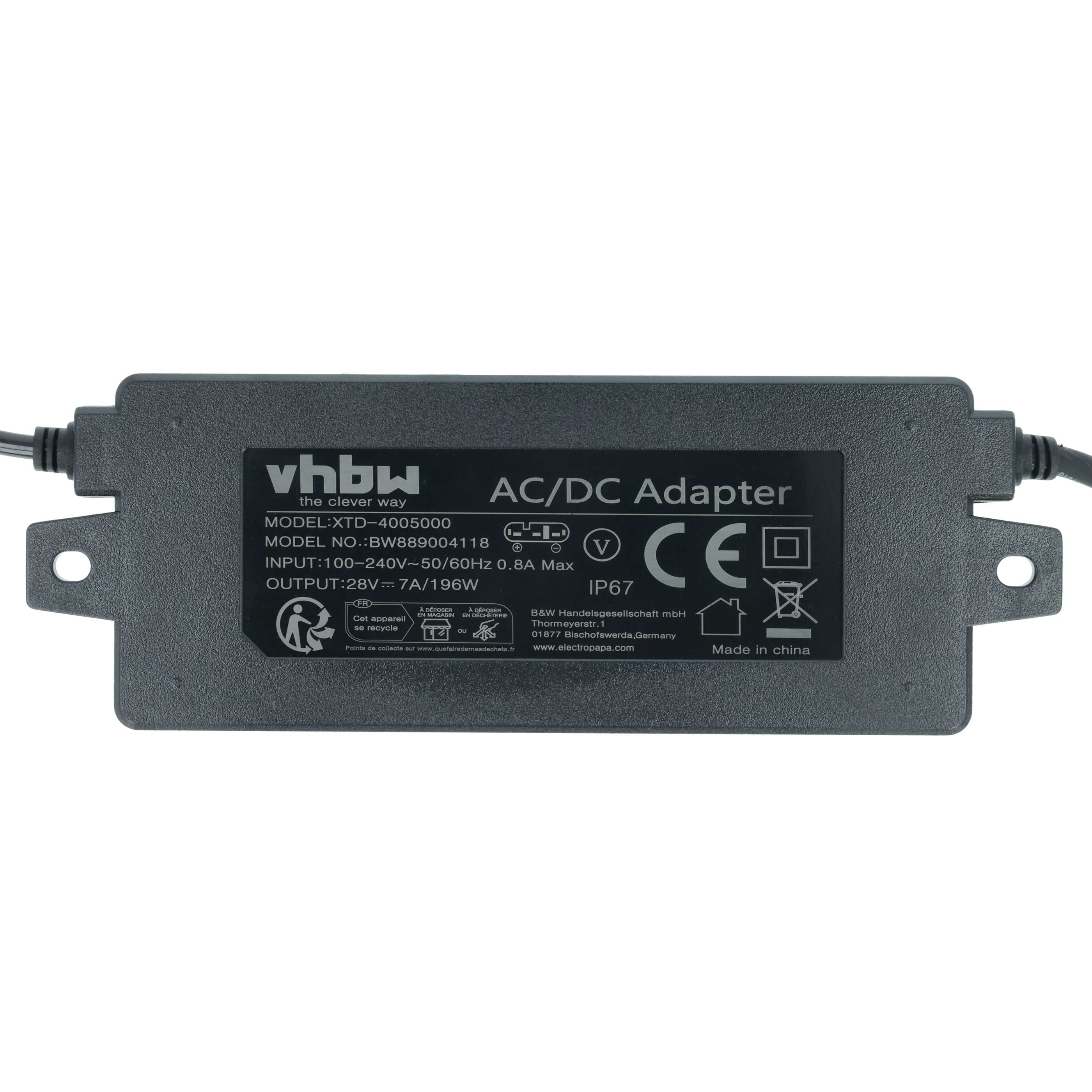 Grauer AC/DC-Adapter mit schwarzem Text und Logos. Er hat zwei angeschlossene Kabel.