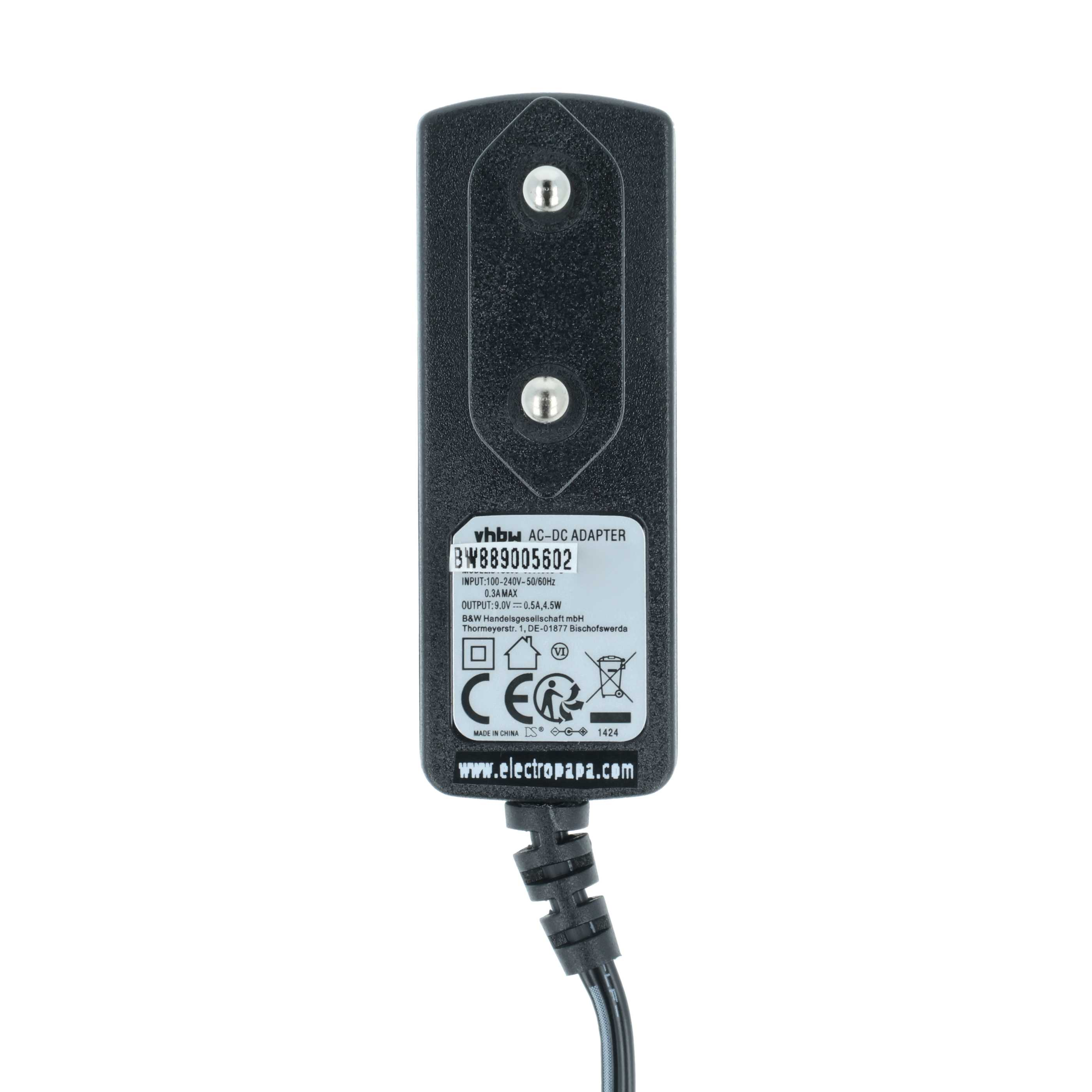 Ein schwarzer AC-DC-Adapter mit zwei Stiften und einem Etikett. Der Adapter hat ein schwarzes Kabel.