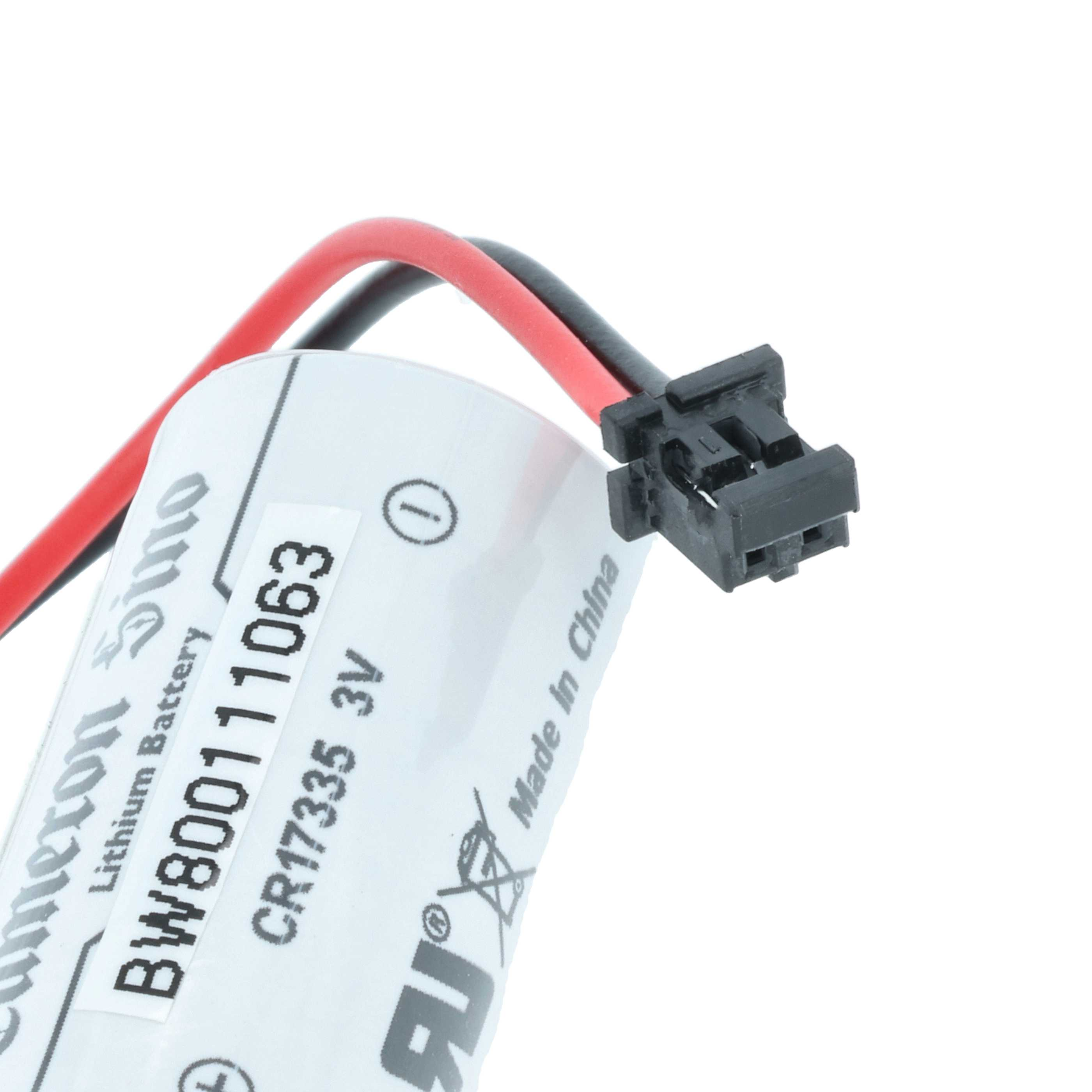 Eine Batterie mit schwarzen und roten Drähten und einem schwarzen Stecker. Auf dem Batterieetikett steht 'BW80011063 CR17335 3V'.