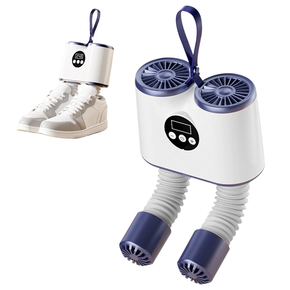 Ein weiß-blauer Schuhtrockner mit zwei Ventilatoren und digitaler Anzeige. Zwei weiße Turnschuhe befinden sich im Trockner. Der Hintergrund ist weiß.