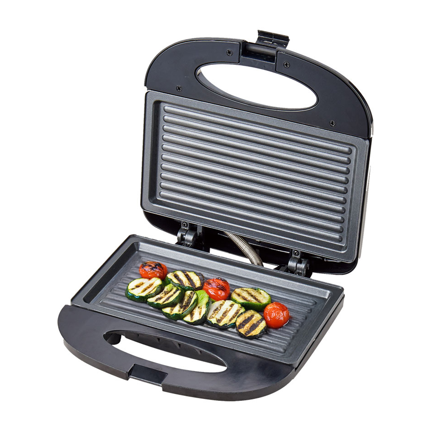Una piastra per panini nera con verdure grigliate all'interno. Pomodori e zucchine sono visibili, su sfondo bianco.