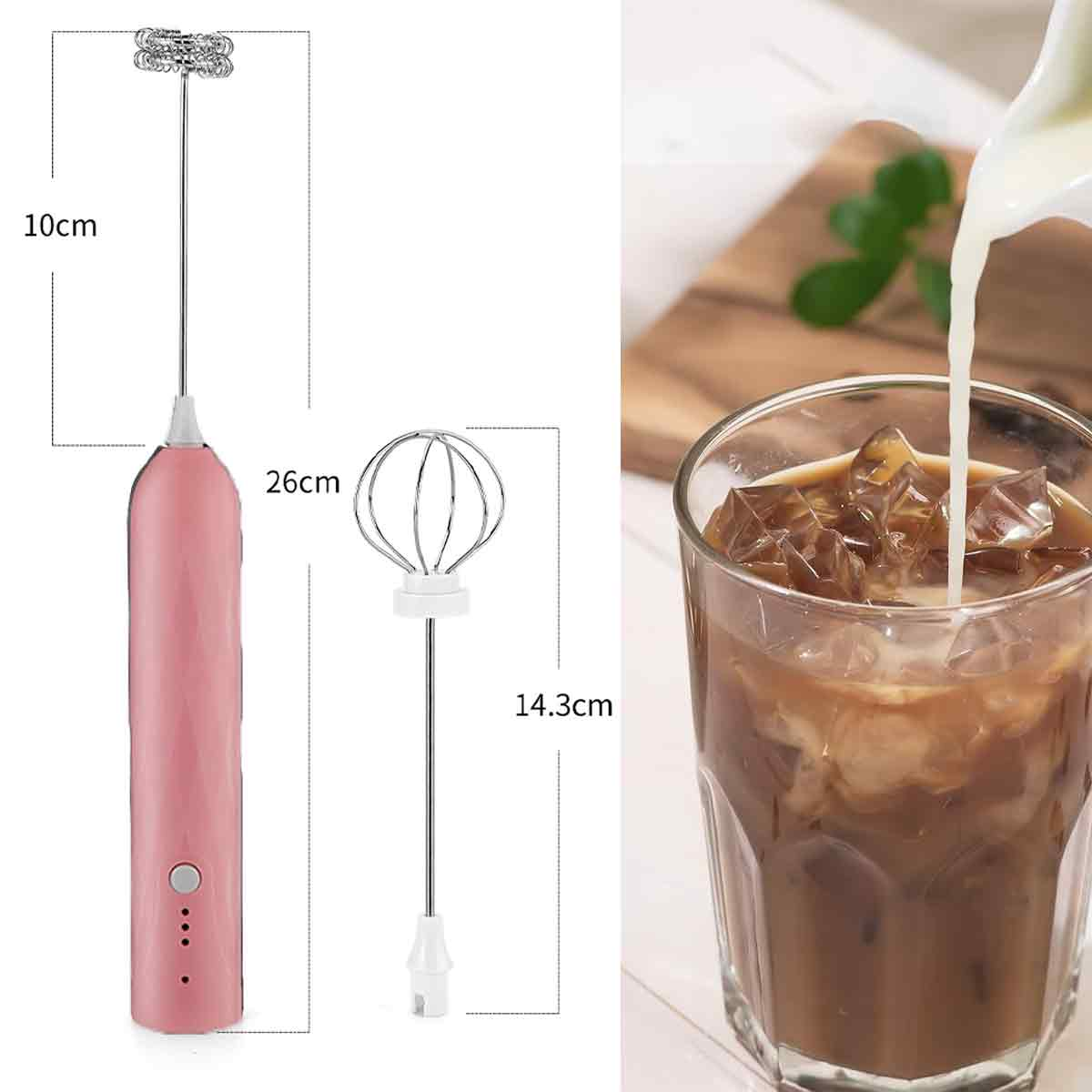 Ein rosa Milchaufschäumer und ein Schneebesen sind abgebildet, in die ein Glas Eiskaffee gegossen wird. Abmessungen sind angegeben.