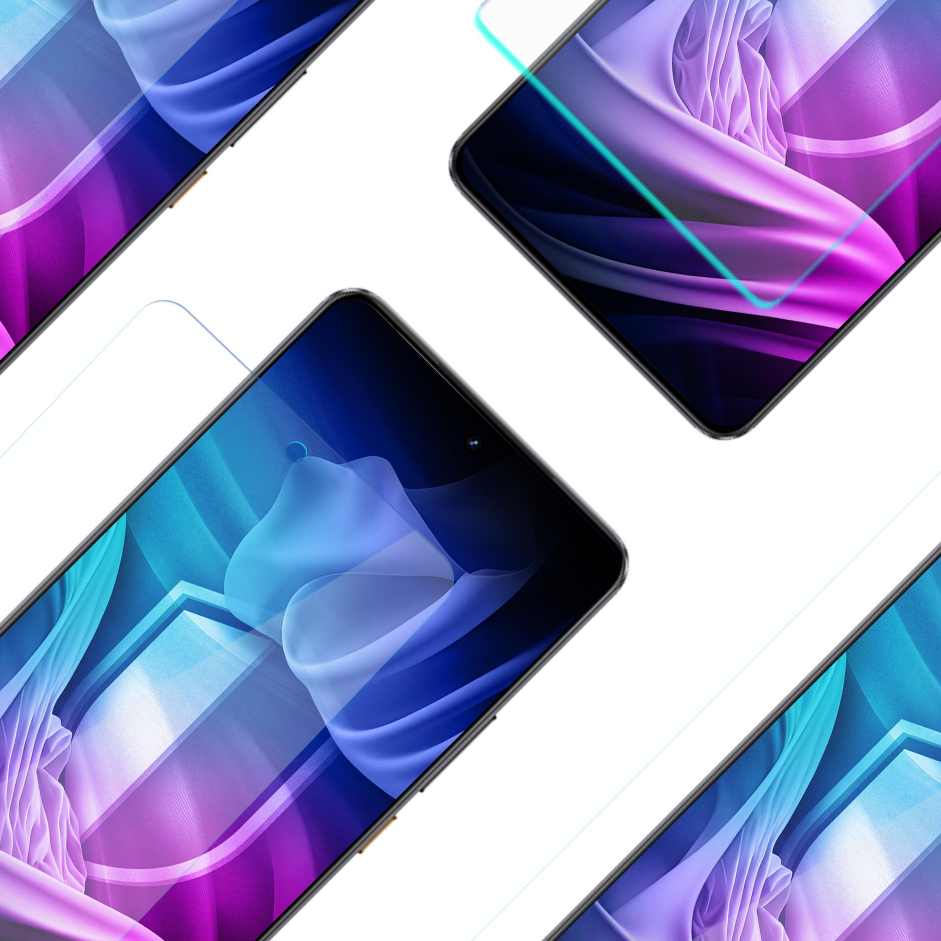 Quattro smartphone con un design di sfondo astratto e colorato su sfondo bianco.