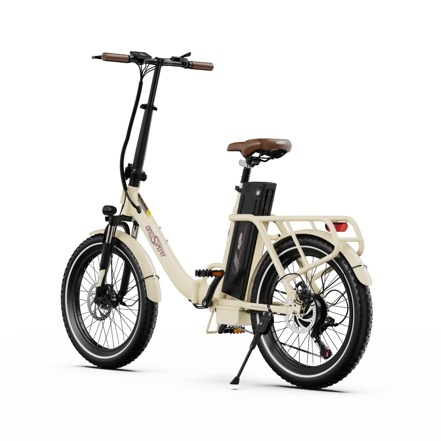 Una bicicletta elettrica bianco sporco con pneumatici neri e sella marrone. La bici ha un portapacchi e un cavalletto. Lo sfondo è bianco.