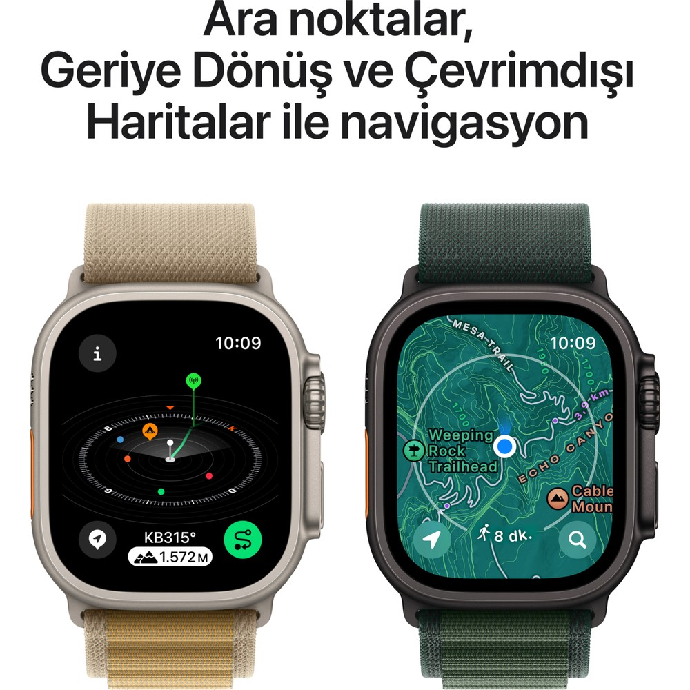 İki akıllı saat navigasyon özelliklerini gösteriyor. Biri pusula, diğeri harita gösteriyor. Her ikisi de zamanı gösteriyor. Bej ve yeşil kayışlar.