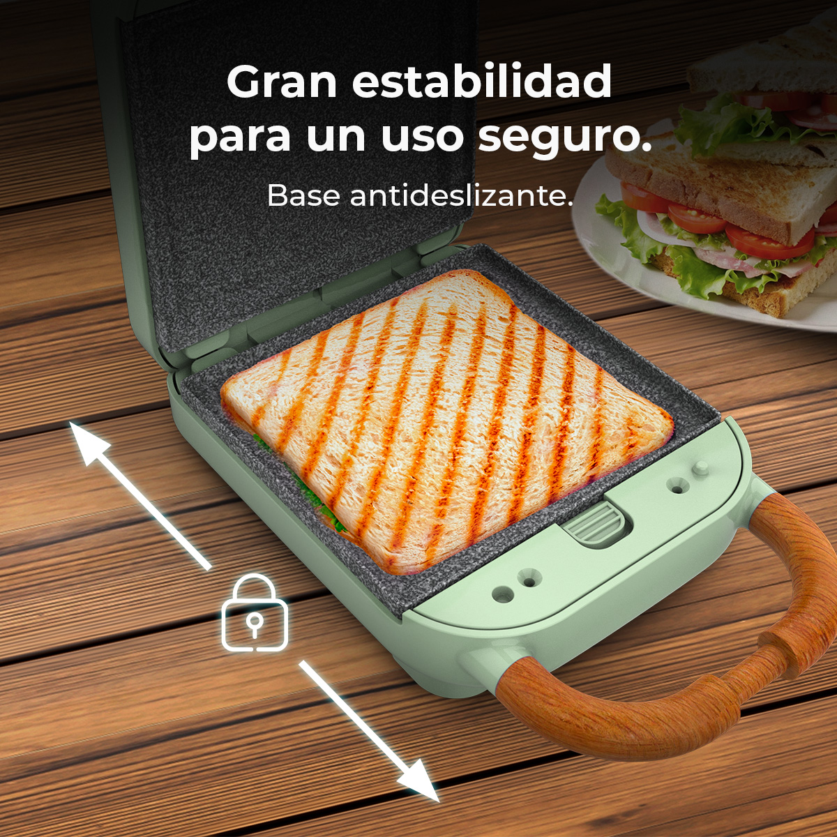 Un'affettatrice verde con un panino grigliato all'interno. Testo in spagnolo, più un panino su un piatto sullo sfondo.