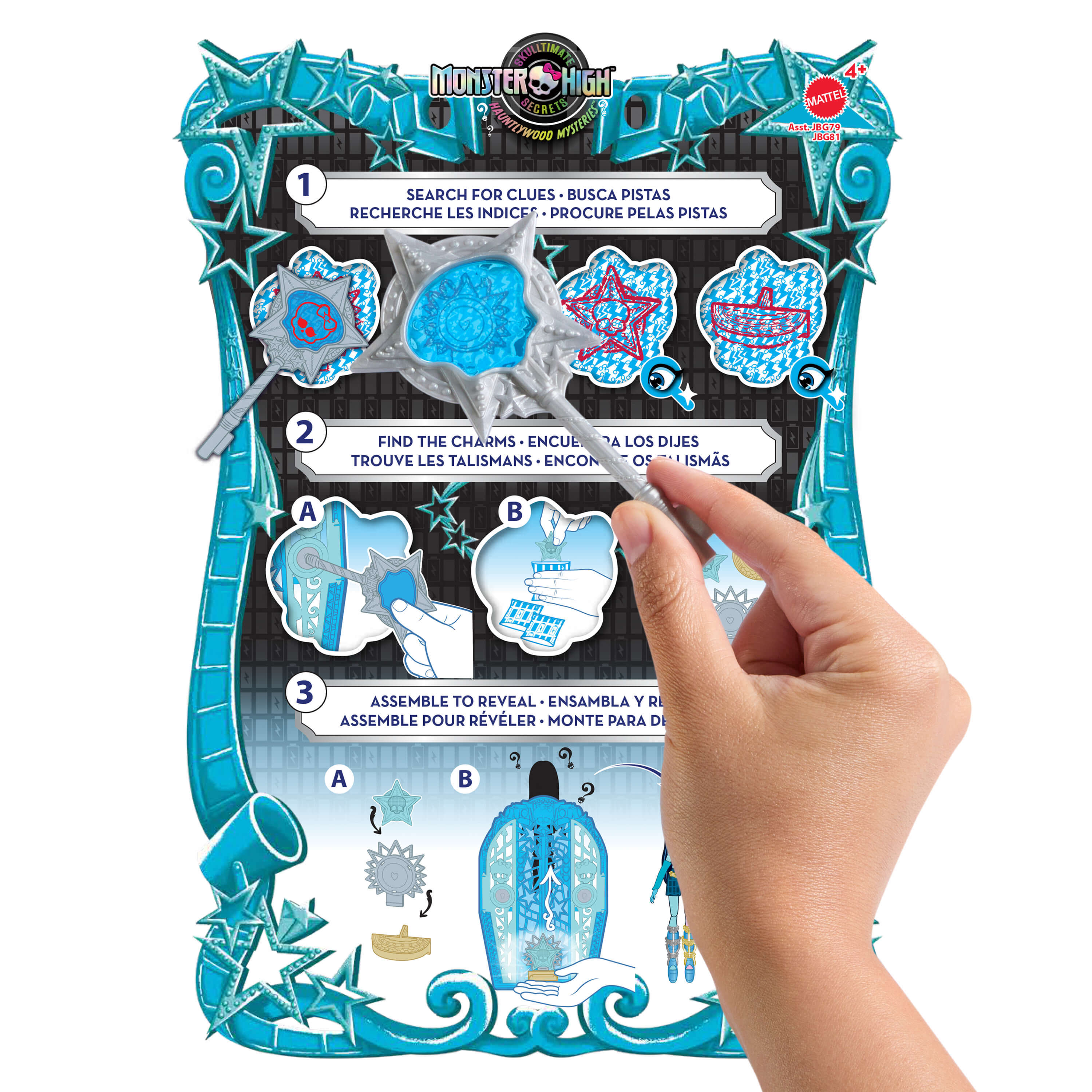 Una mano sostiene una herramienta plateada sobre un tablero azul con instrucciones e ilustraciones para un juego de Monster High.
