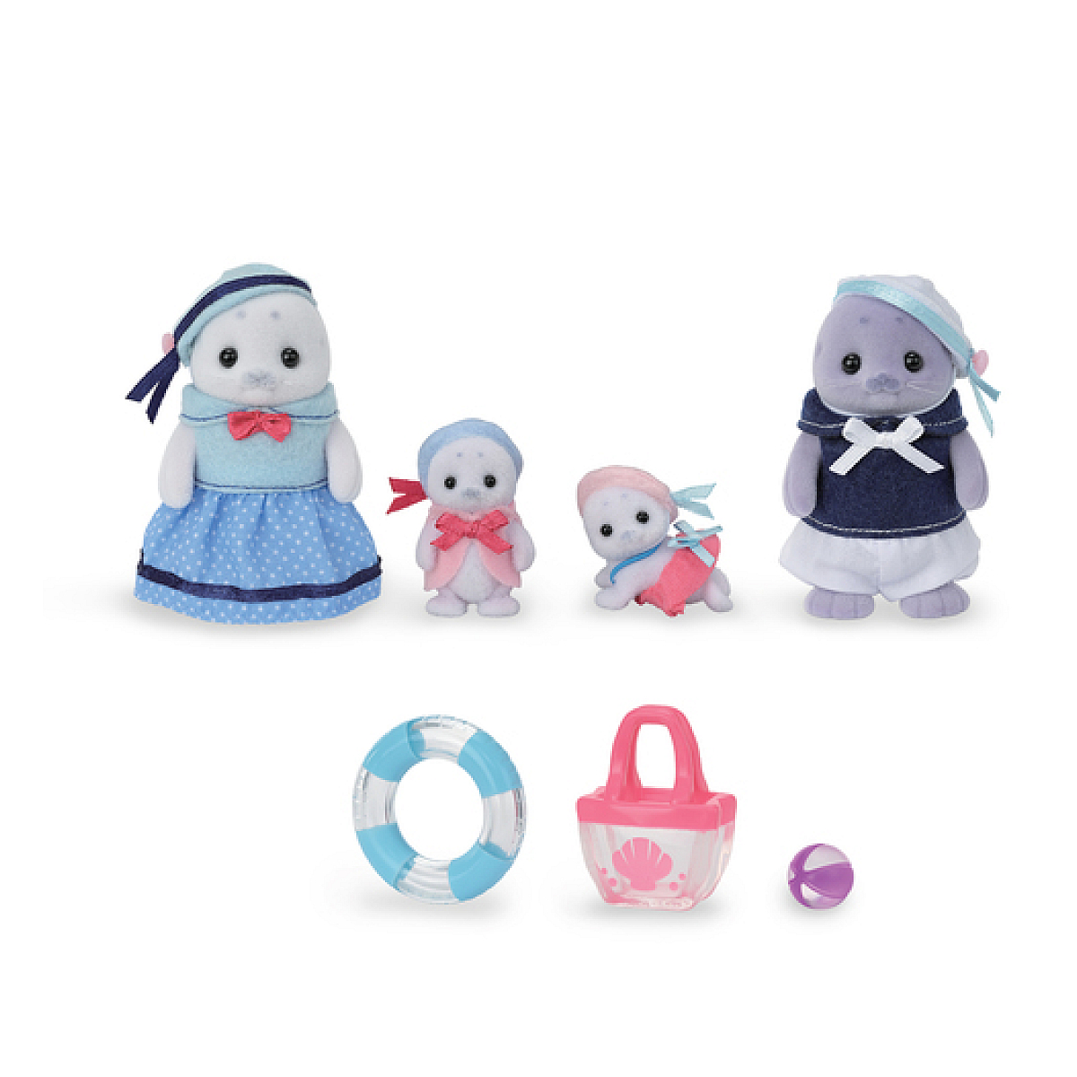 Cuatro figuras de foca con trajes de marinero y accesorios como una bolsa de playa, un salvavidas y una pelota sobre un fondo blanco.